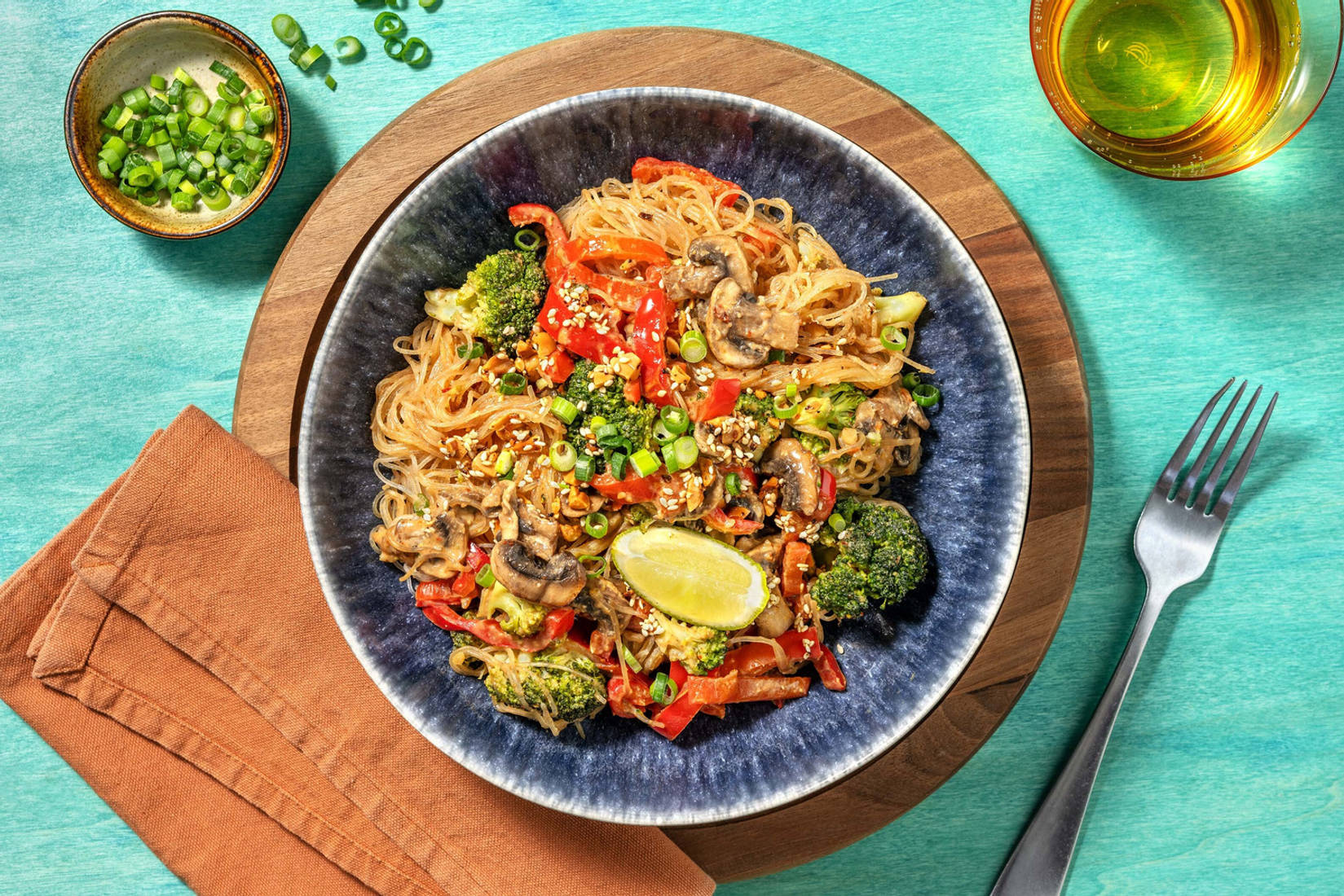 Glasnudeln in Miso-Erdnuss-Sauce mit Broccoli