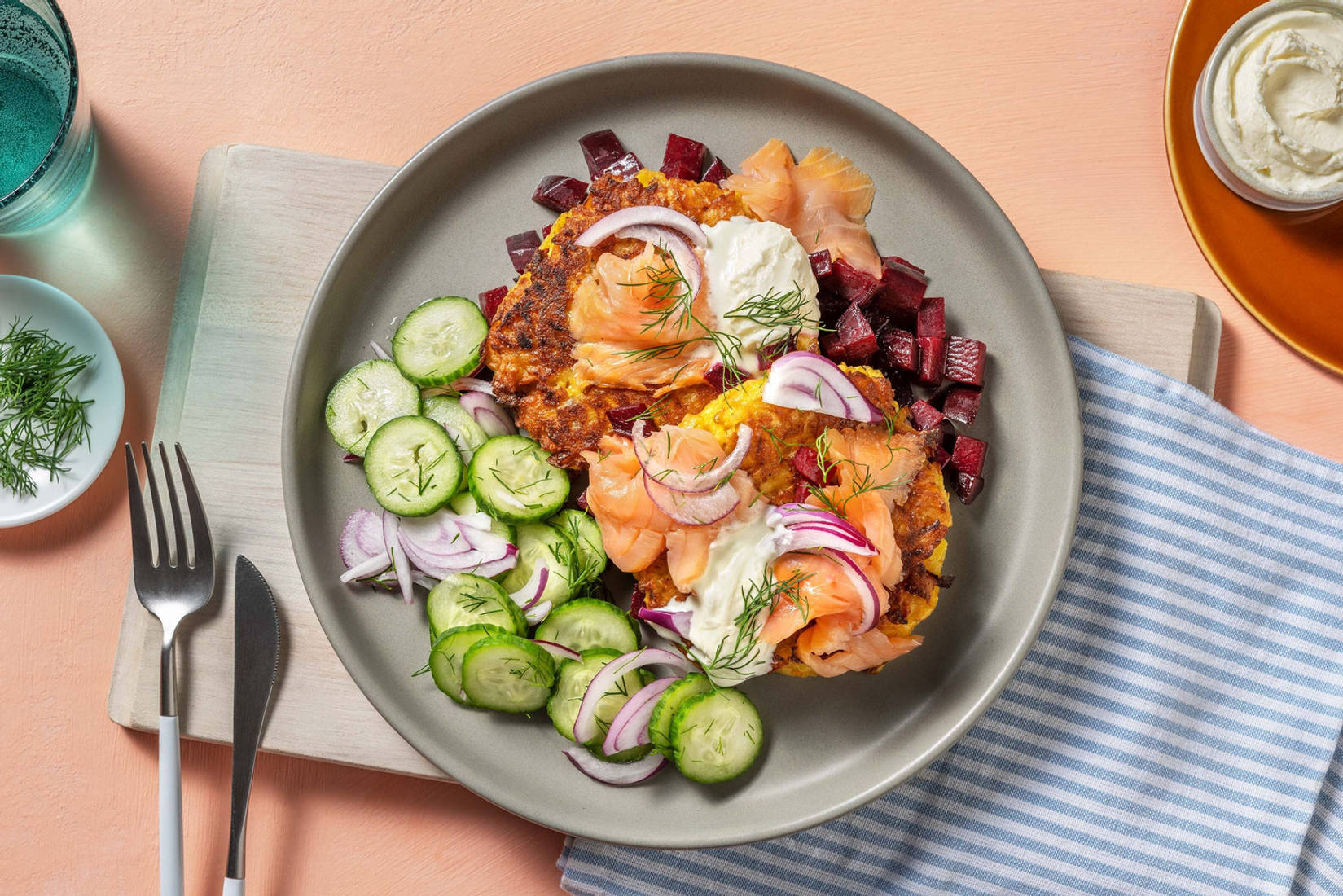 Stekt rotfruktsrösti och kallrökt lax