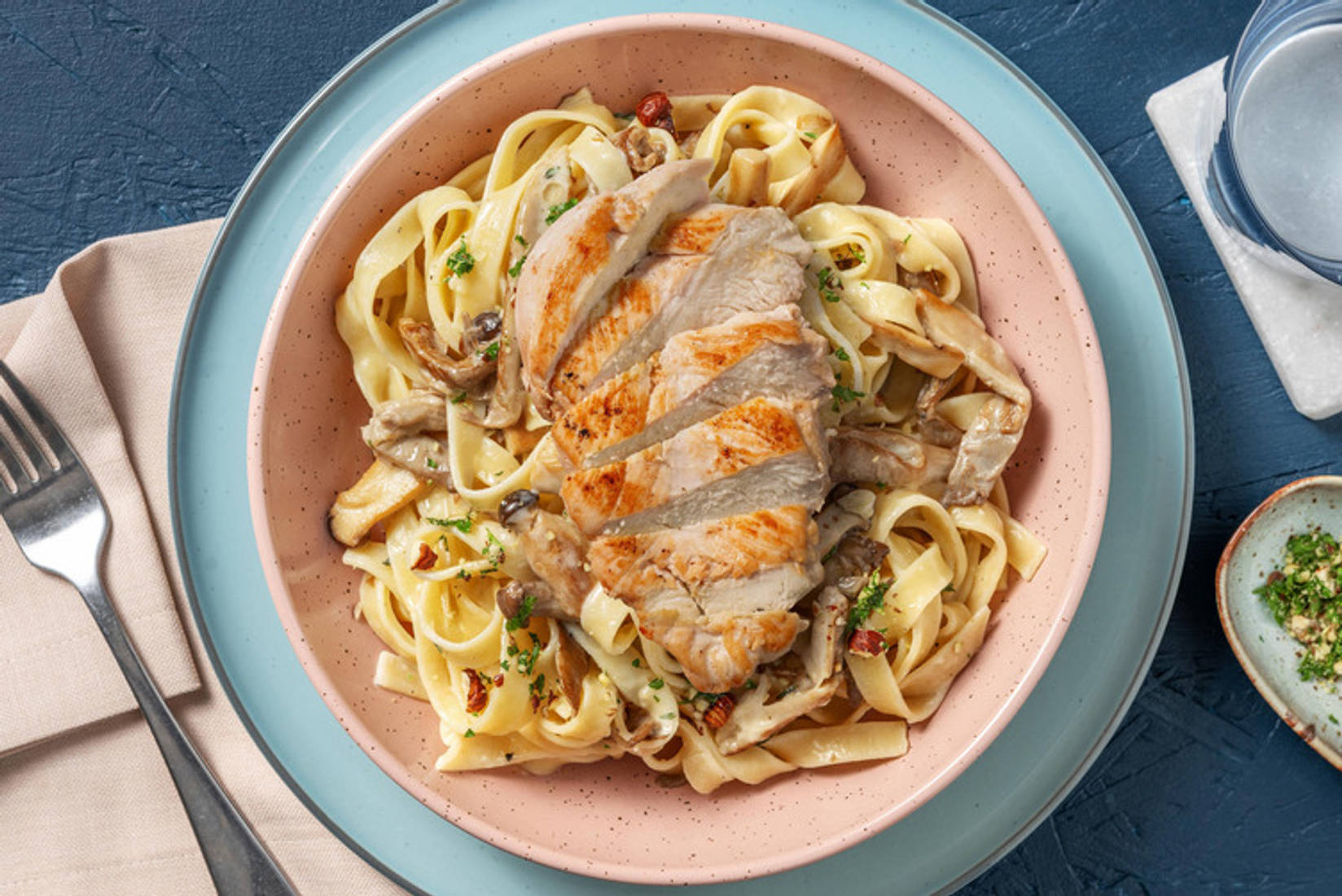 Fettuccine mit Kräuterseitlingen & extra Bio-Hähnchen