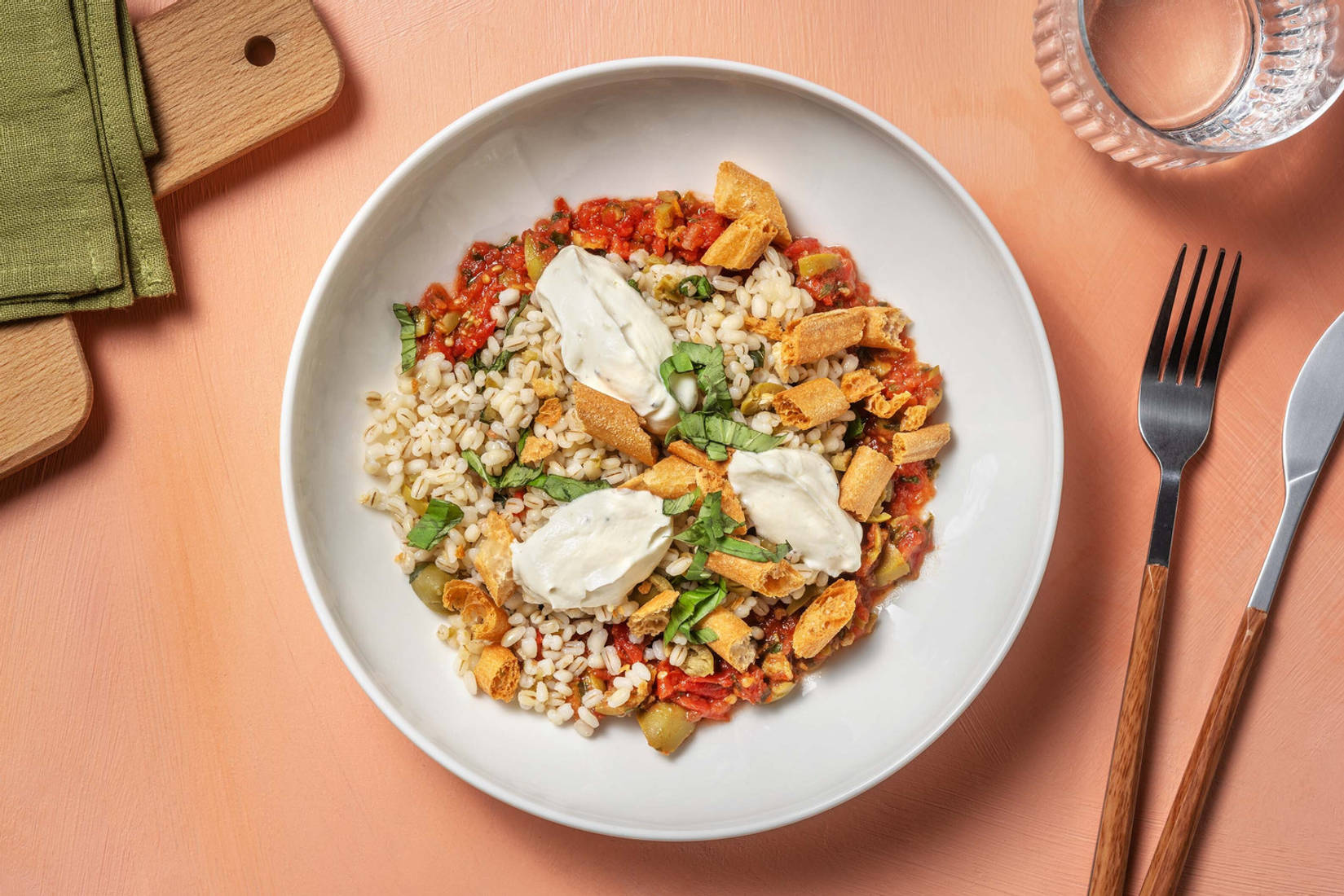 Orzo perlato su salsa ai datterini con ricotta