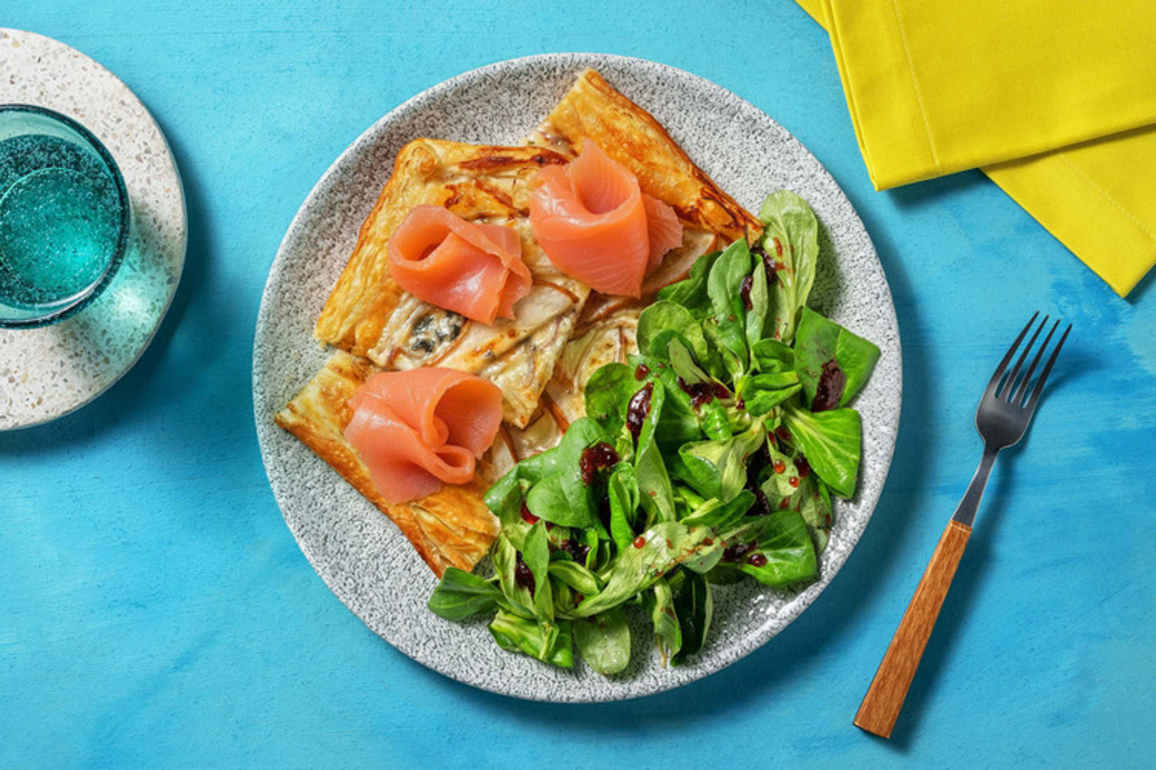 Tarte mit Blauschimmelkäse und extra Räucherlachs