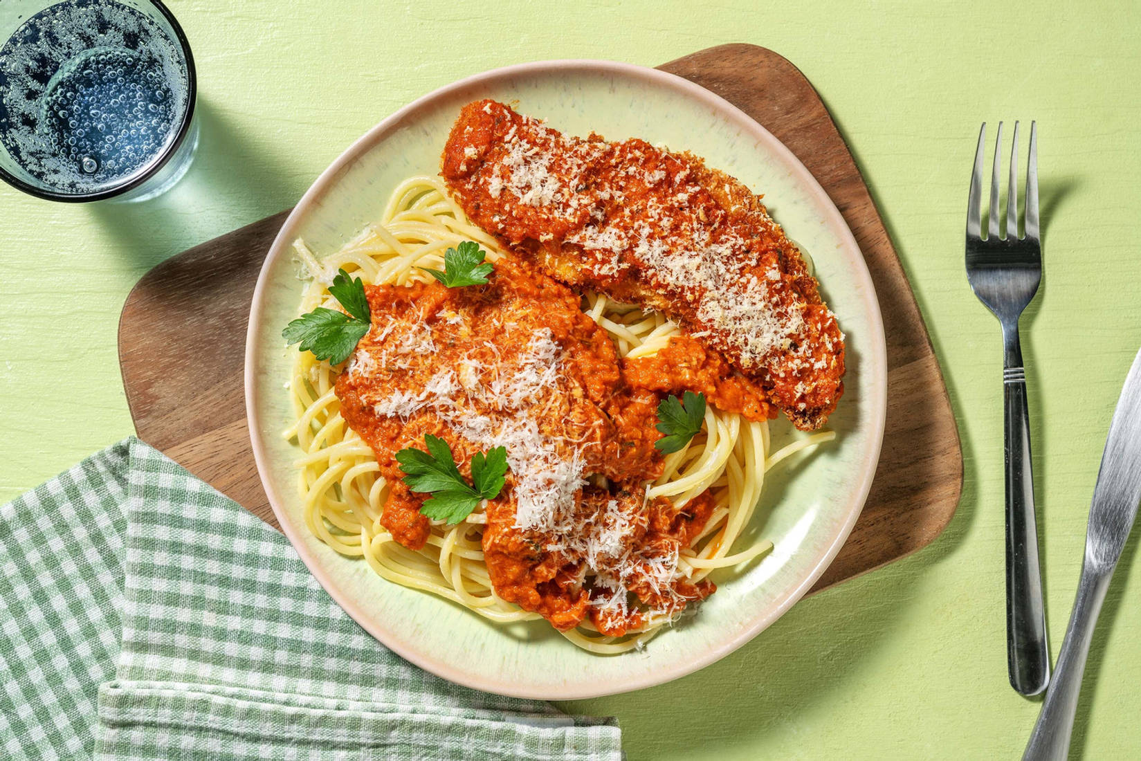 Poulet parmigiana en sauce tomate