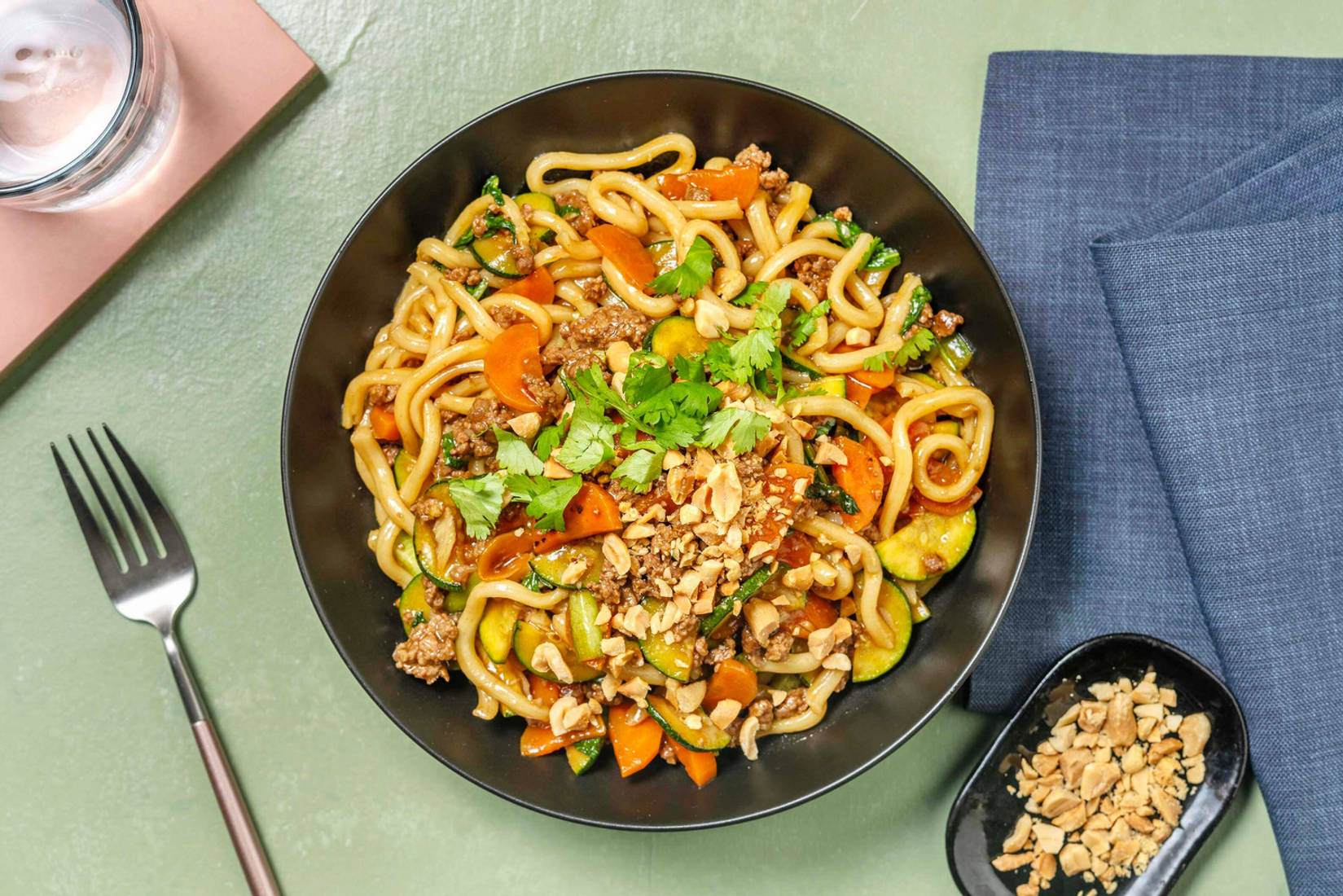 Noedels met kipgehakt en Aziatische saus