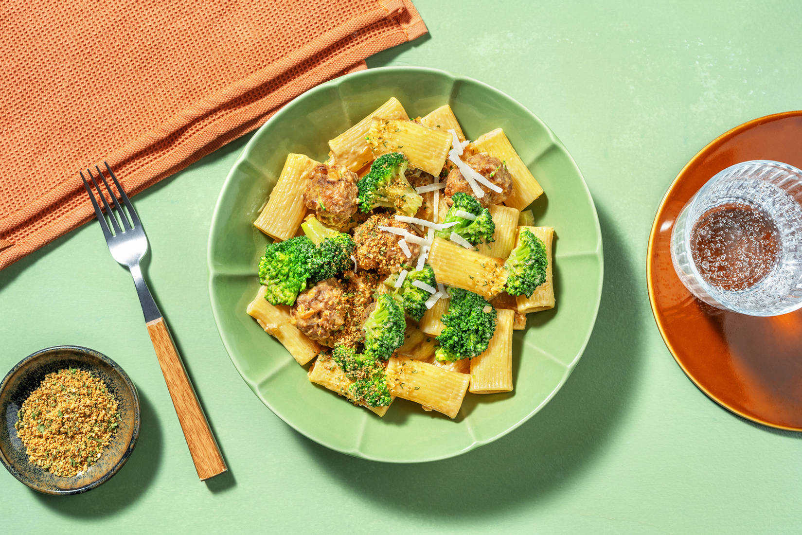 Rigatoni met Zweedse stijl gehaktballetjes