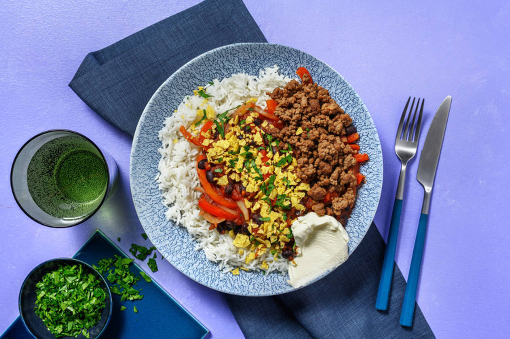 Chipotle-Bohnenpfanne mit Tortilla-Crunch & extra Bio-Rinderhack