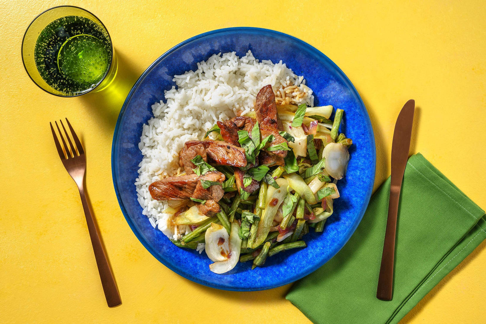 Biefstukreepjes met rijst en paksoi