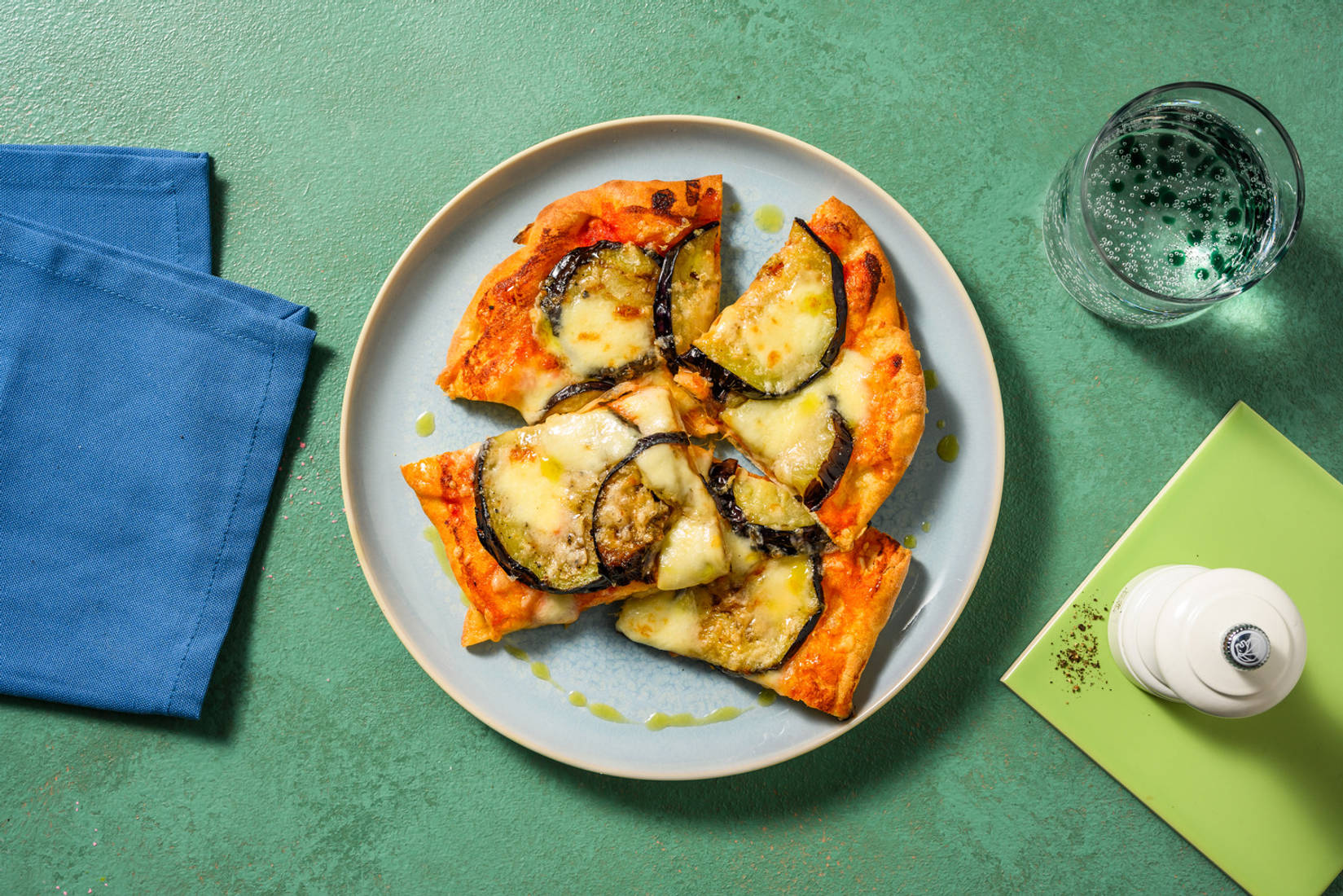 Pinsa filante alla parmigiana