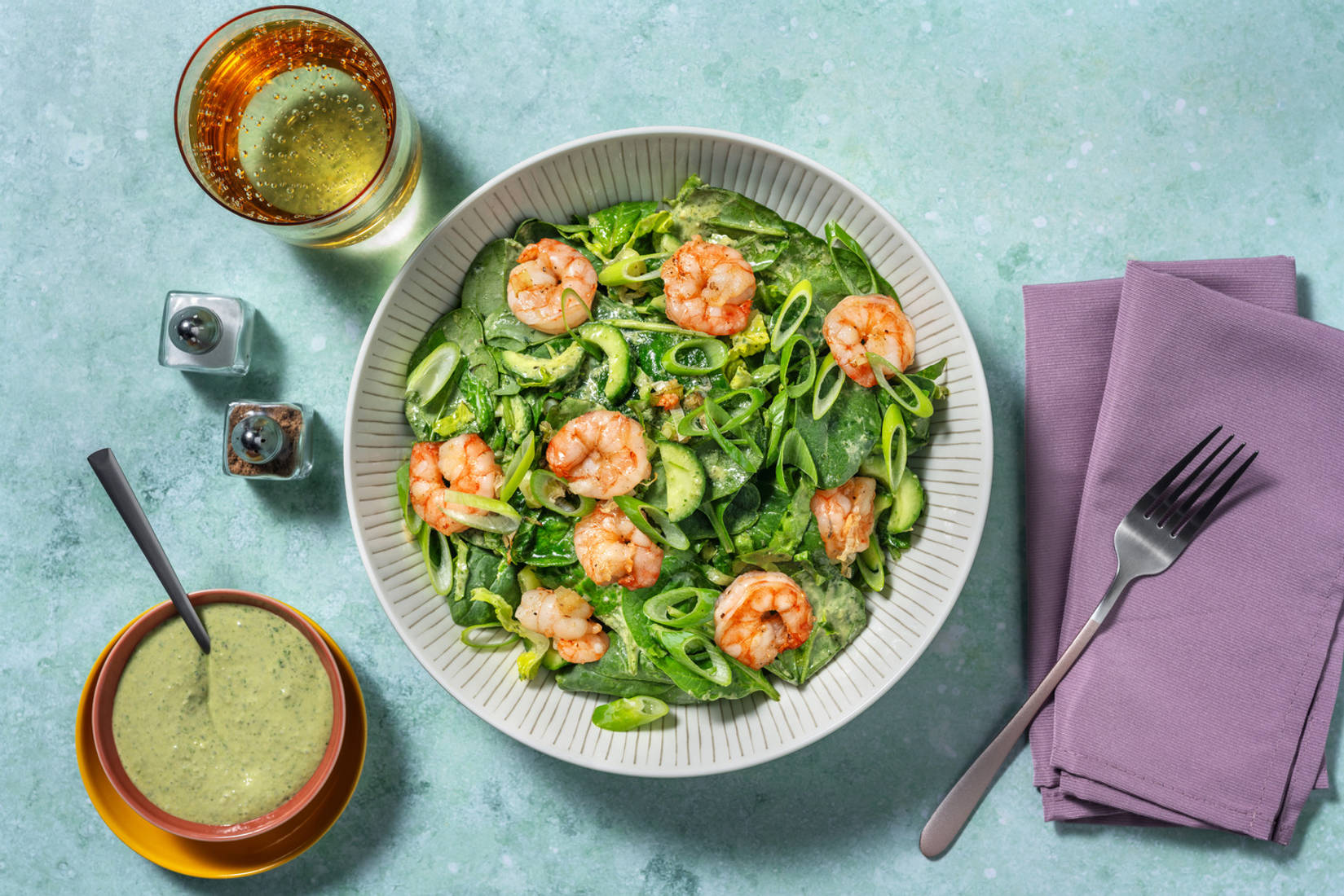 Ensalada esmeralda con langostinos salteados