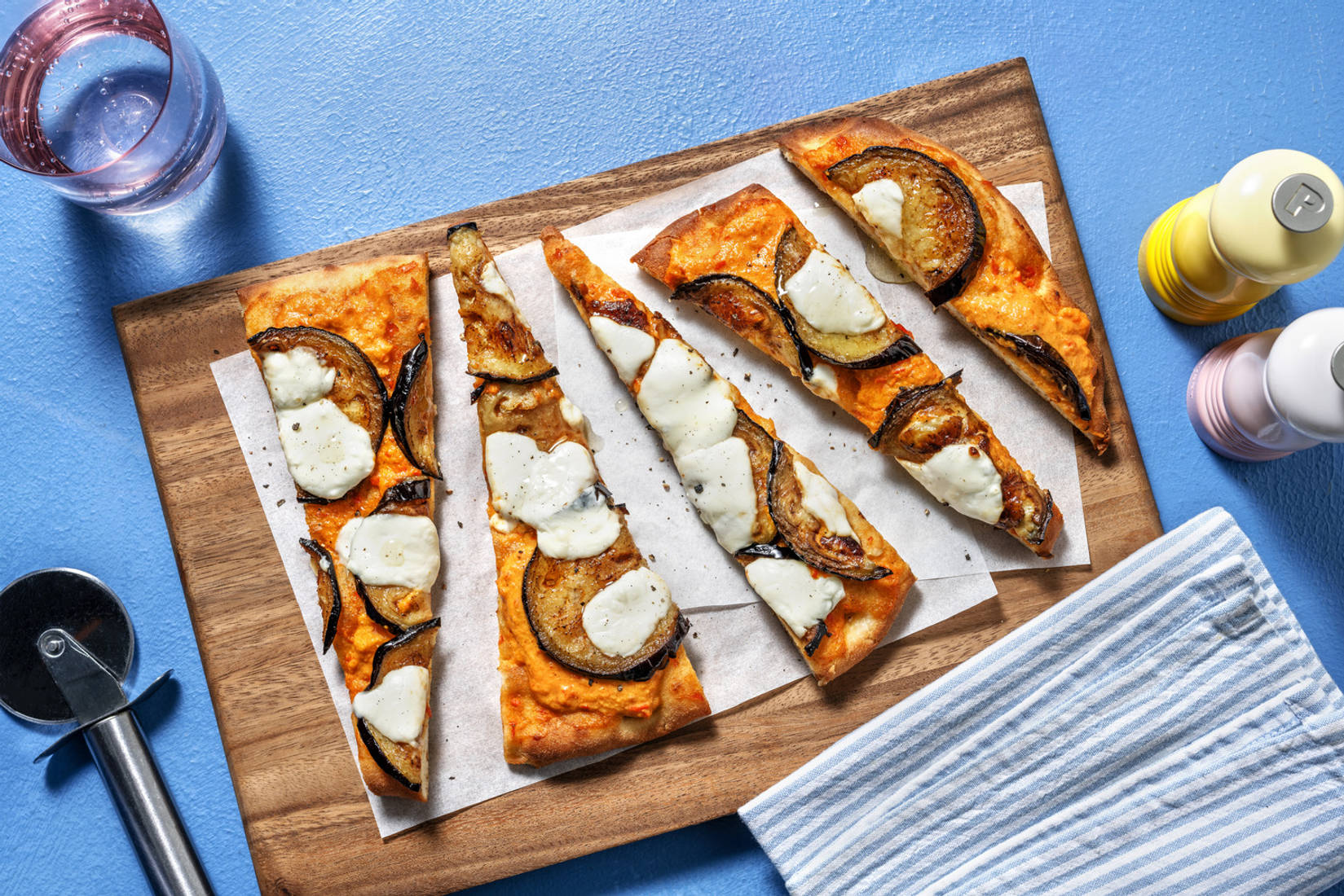 Pinsa alla crema di stracchino e peperoni