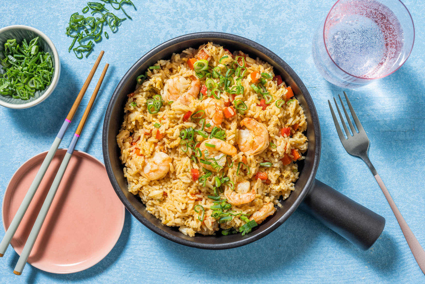 Arroz chaufa con langostinos marinados