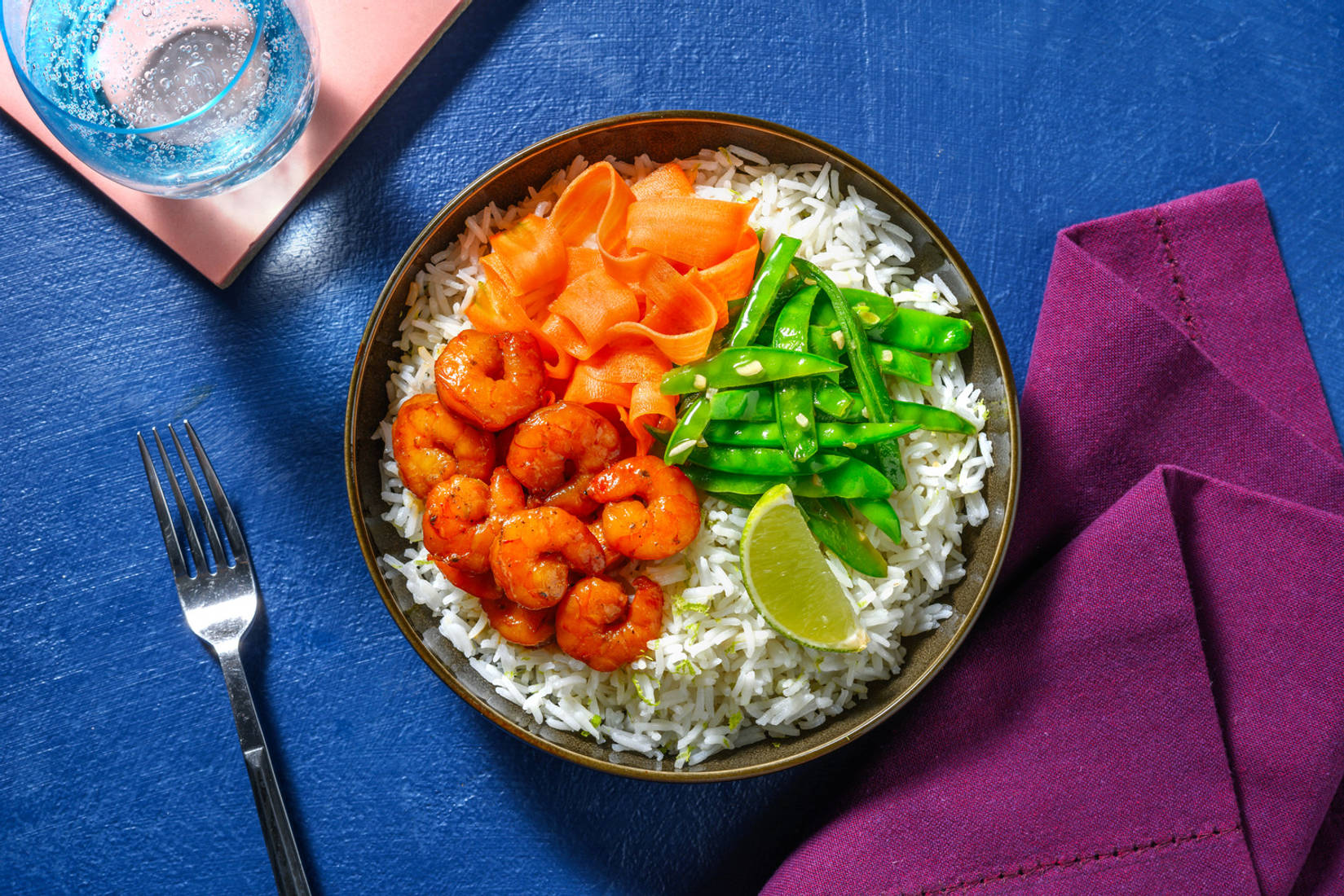 Poke de langostinos con salsa teriyaki