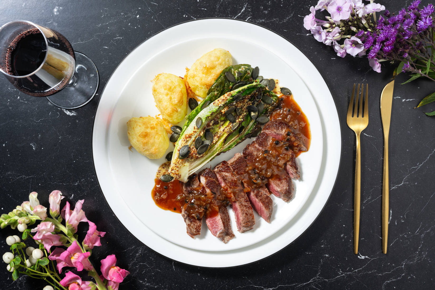 Storfe mørbrad og peppersaus