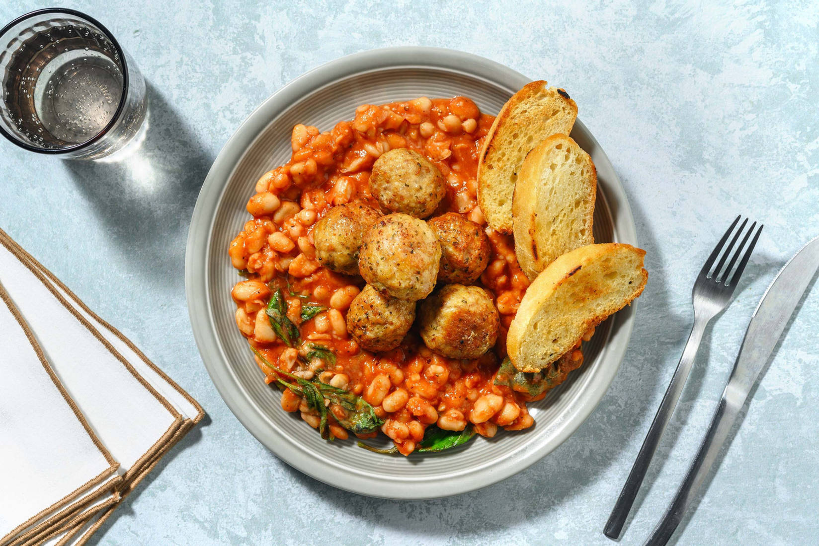 Polpette di pollo e fagioli all'uccelletto