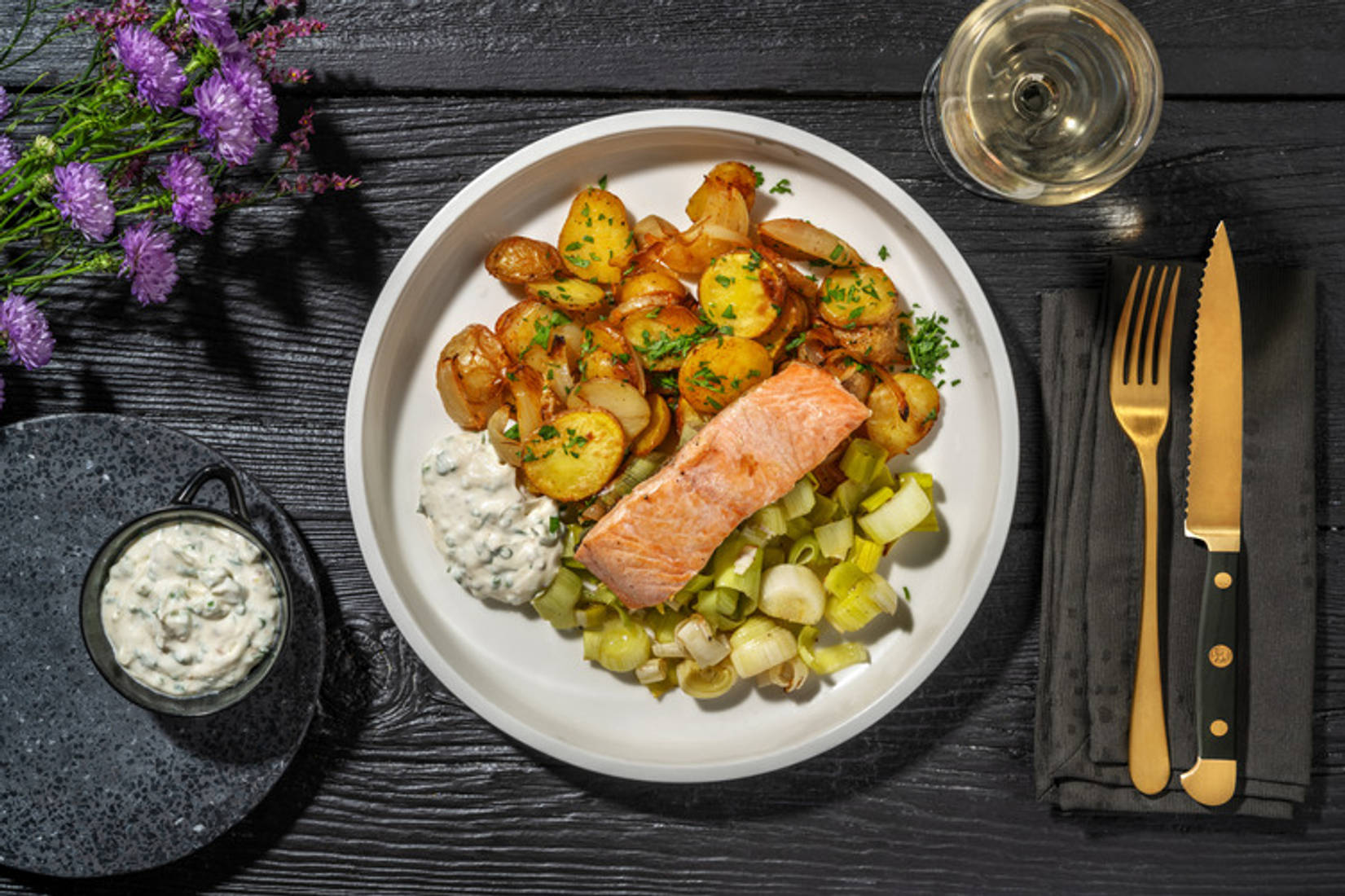 Rosmarin-Senf-Lachs auf Schnittlauch-Stampf