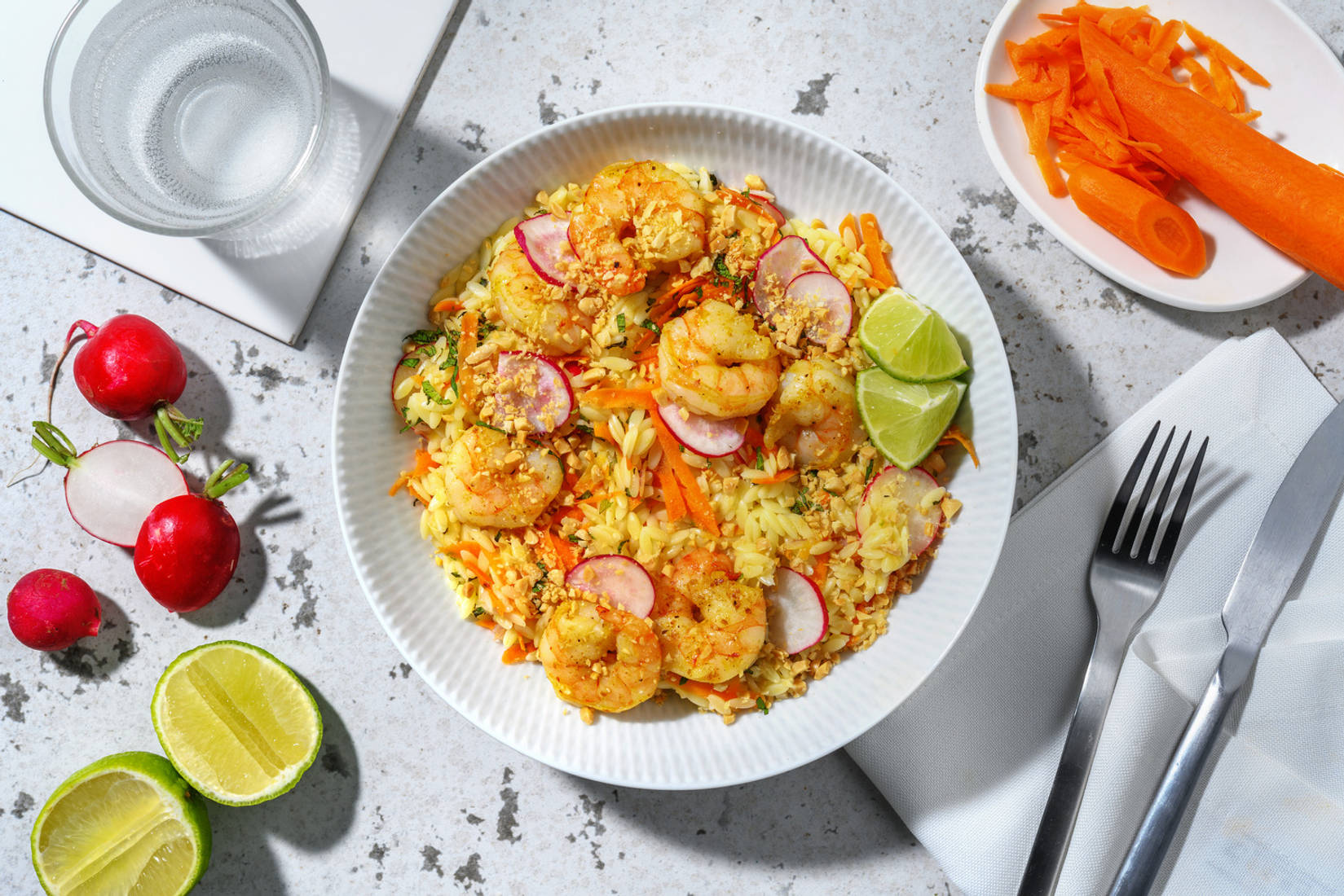 Salade d'orzo & crevettes au curry