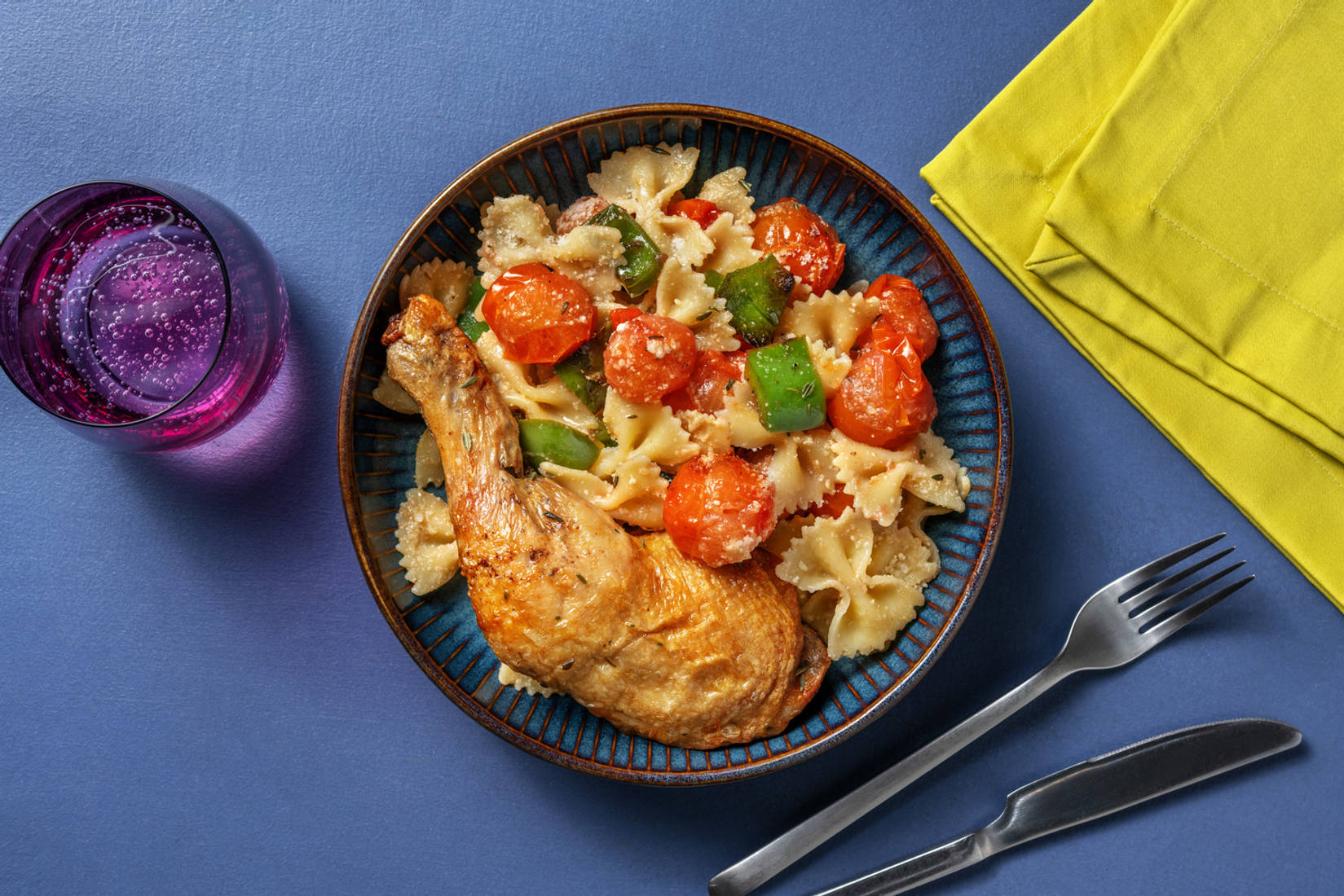 Cuisse de poulet & farfalle aux tomates rôties