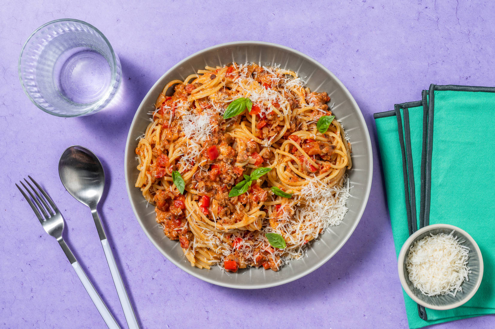 Romige spaghetti met vegetarisch gehakt en pecorino
