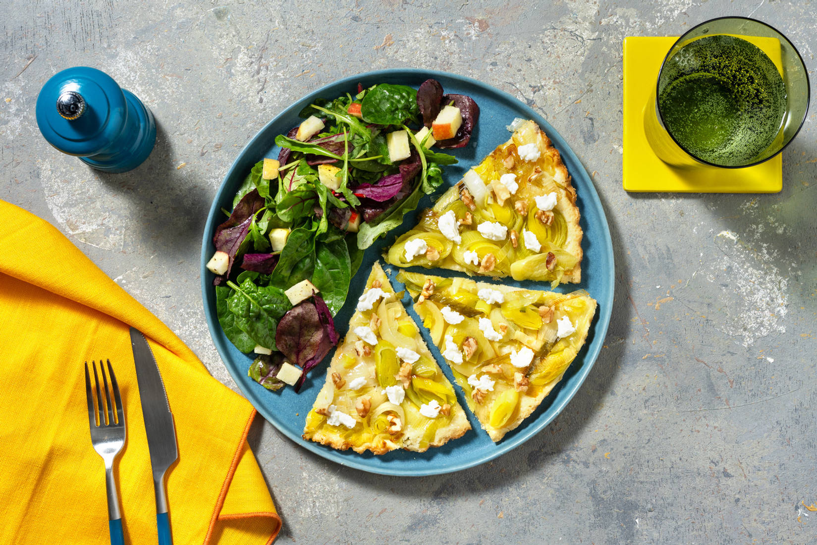 Tarte fine aux poireaux & noix façon tatin