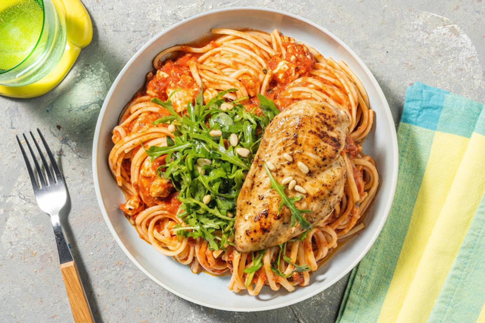 Spaghetti mit Hirtenkäse-Tomaten-Soße & extra Bio-Hähnchen