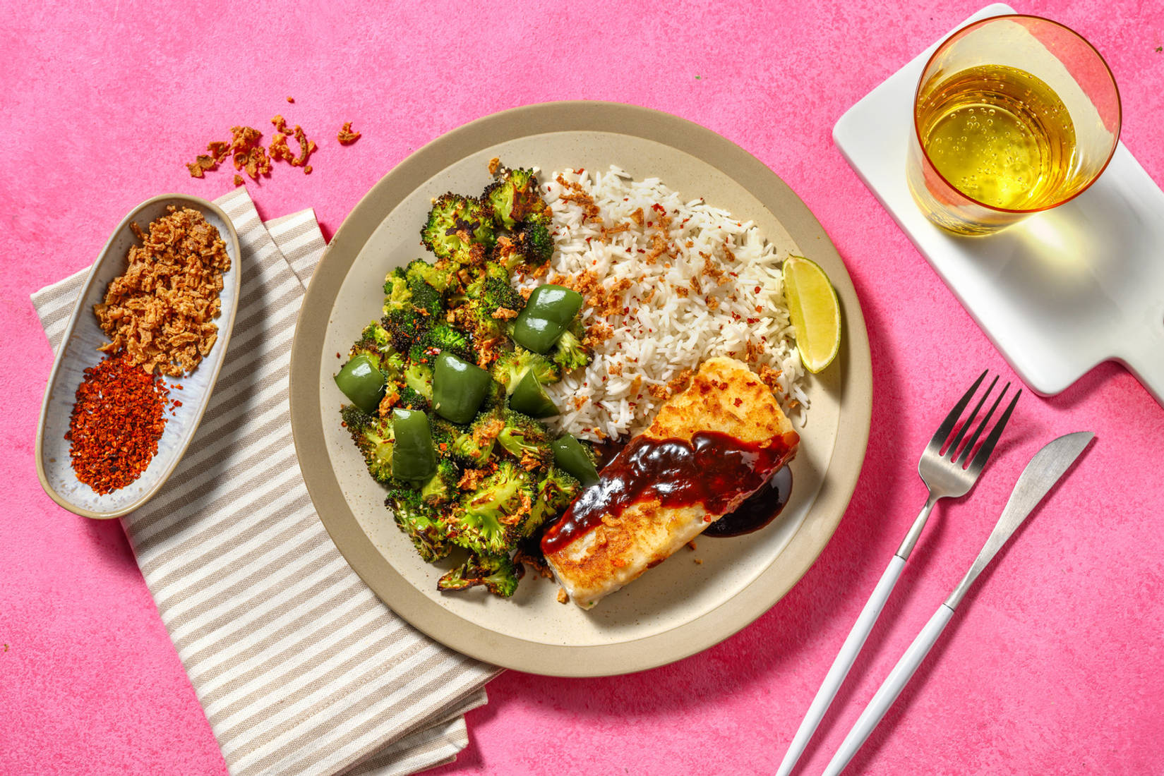 Panerad vit fisk och teriyakisås