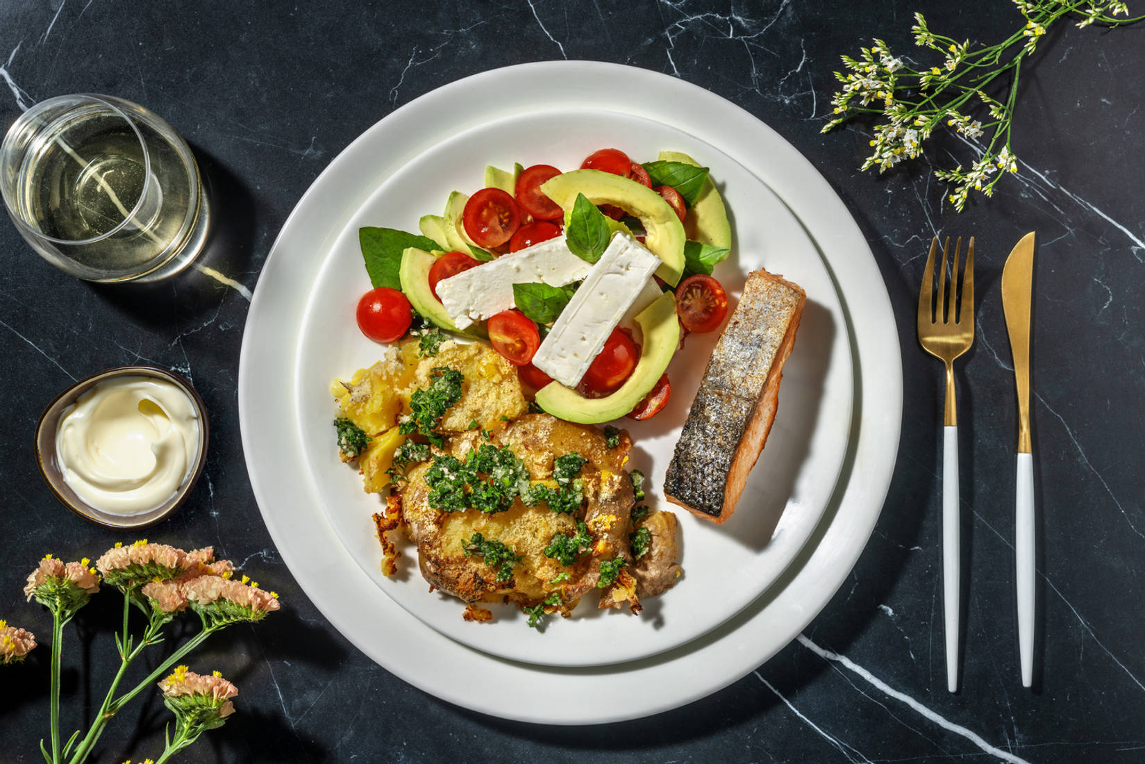 Krydret laks og avokadosalat