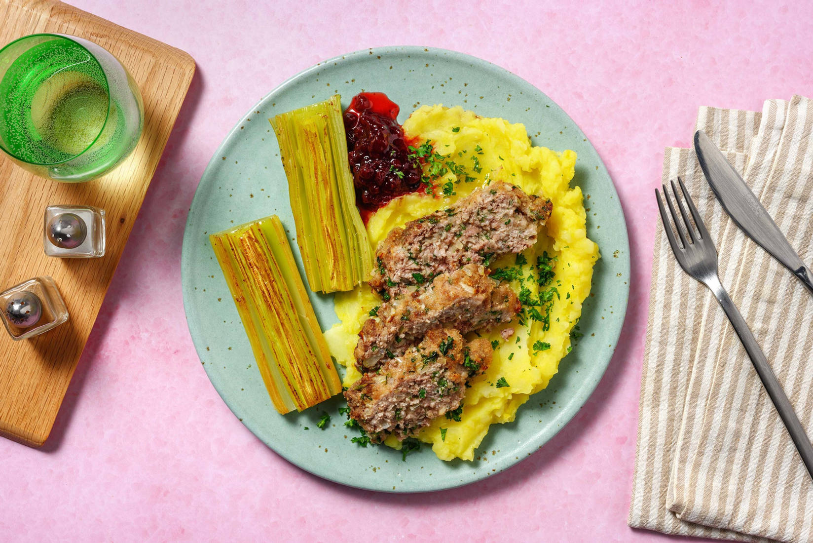Pain de viande épicé et purée de pommes de terre