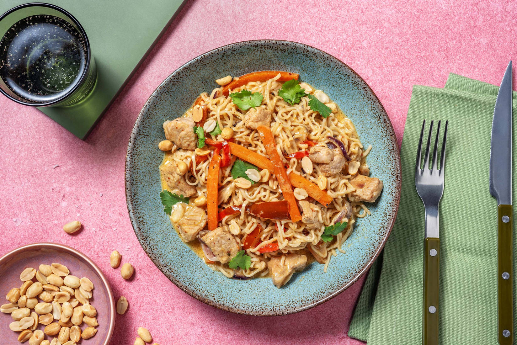 Asiatiskt fläsk i krämiga nudlar