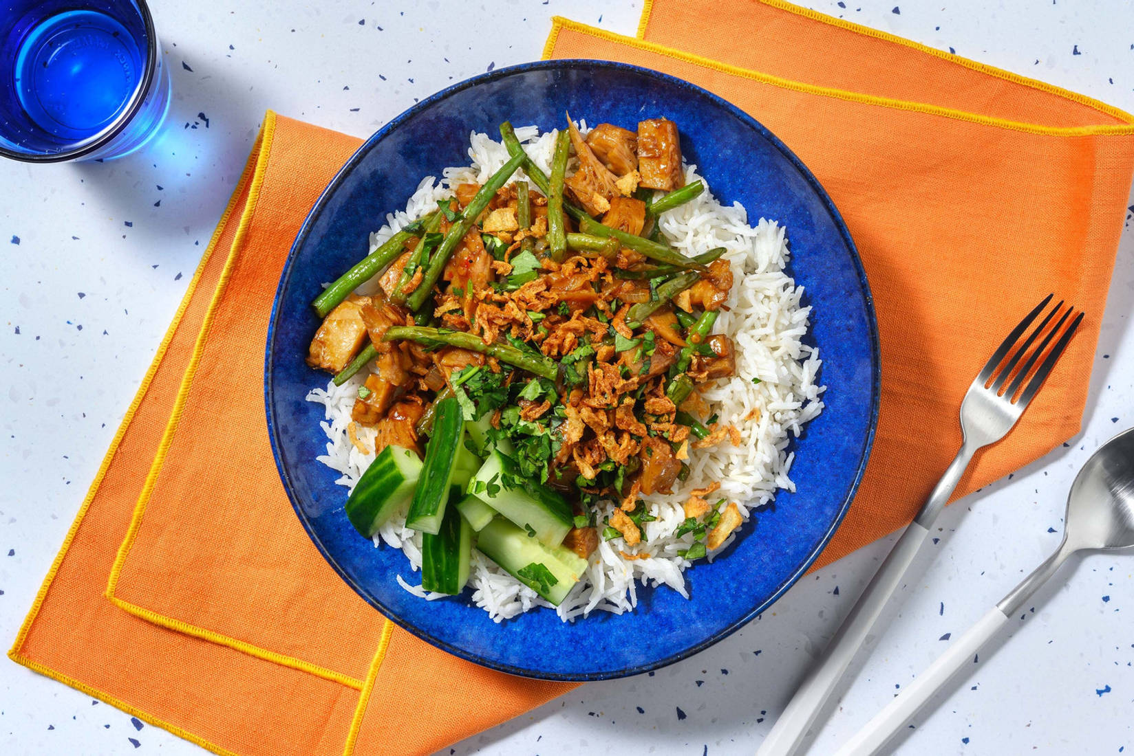 Vegetarische kipstukjes met gebakken sperziebonen