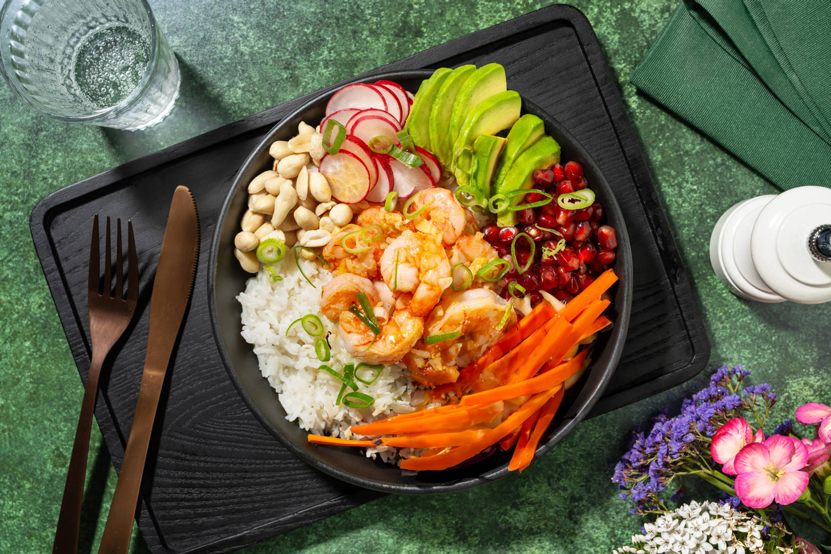 Poke bowl crevettes & avocat