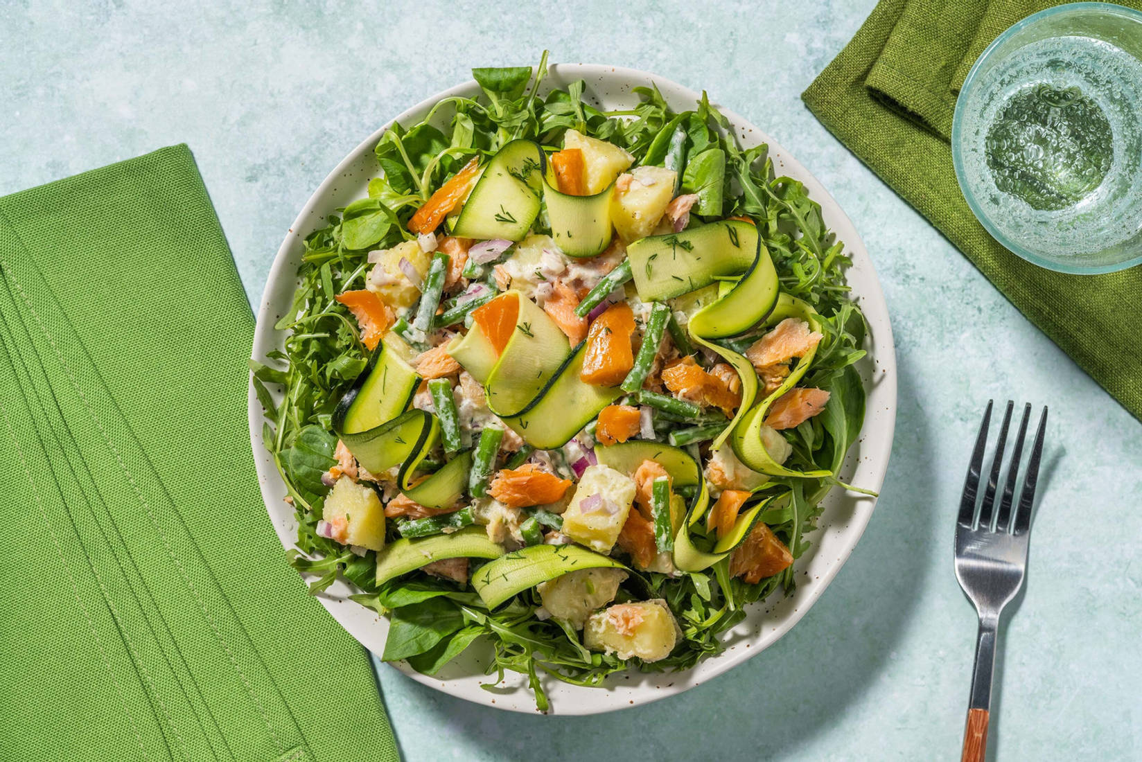 Lauwwarme aardappelsalade met zalmsnippers