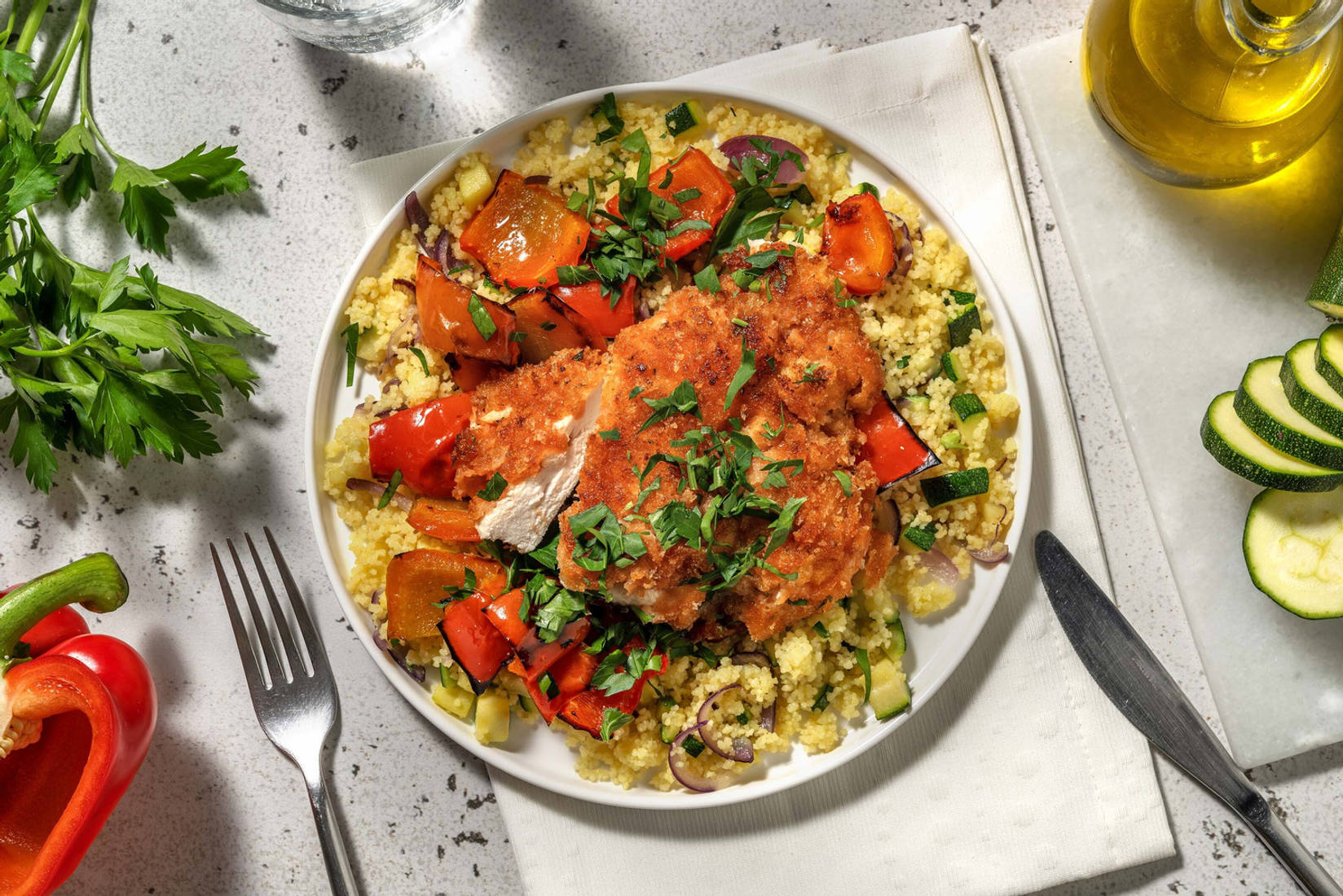 Poulet pané au romarin et semoule aux légumes 