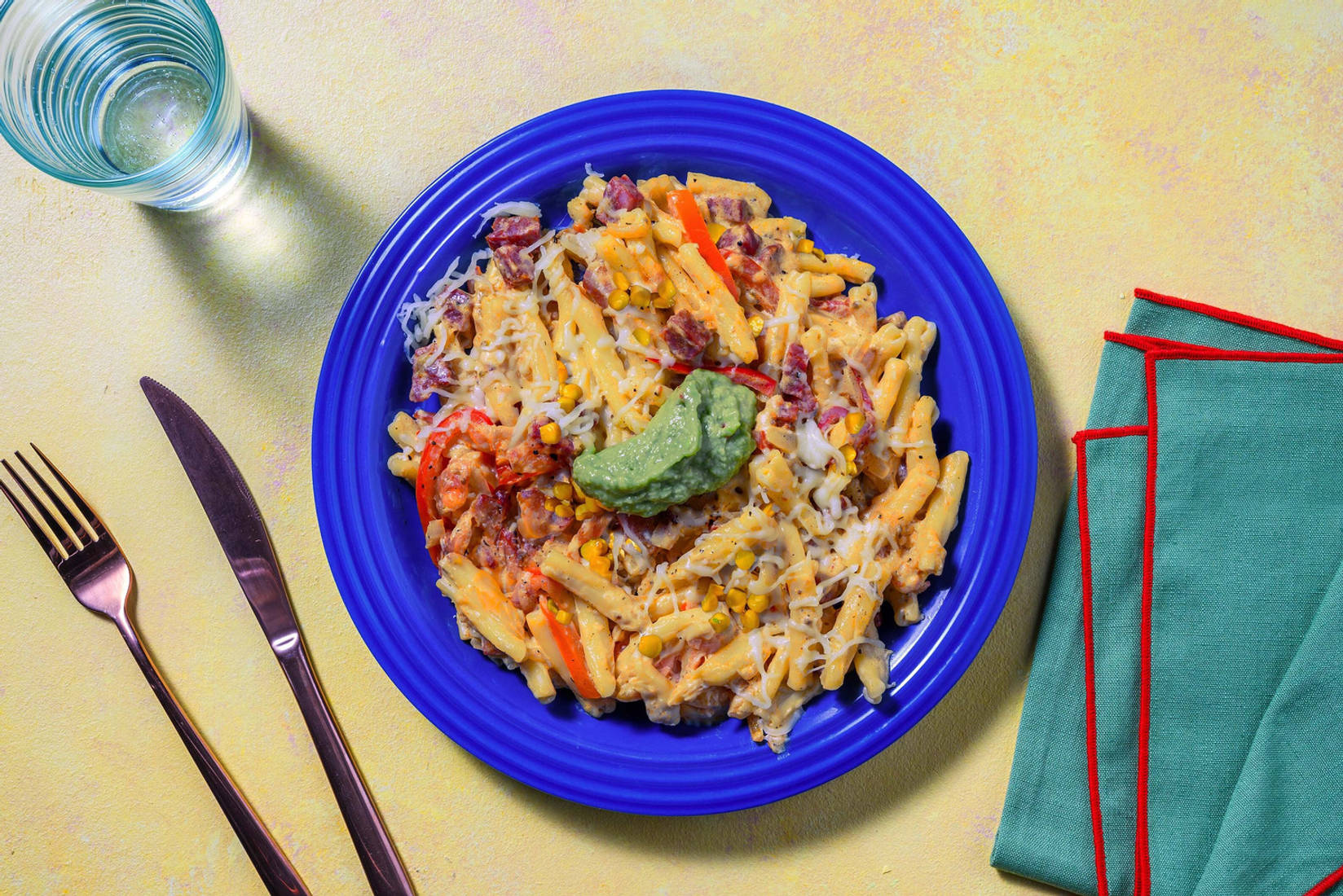 Casarecce met chorizo en avocado-pesto