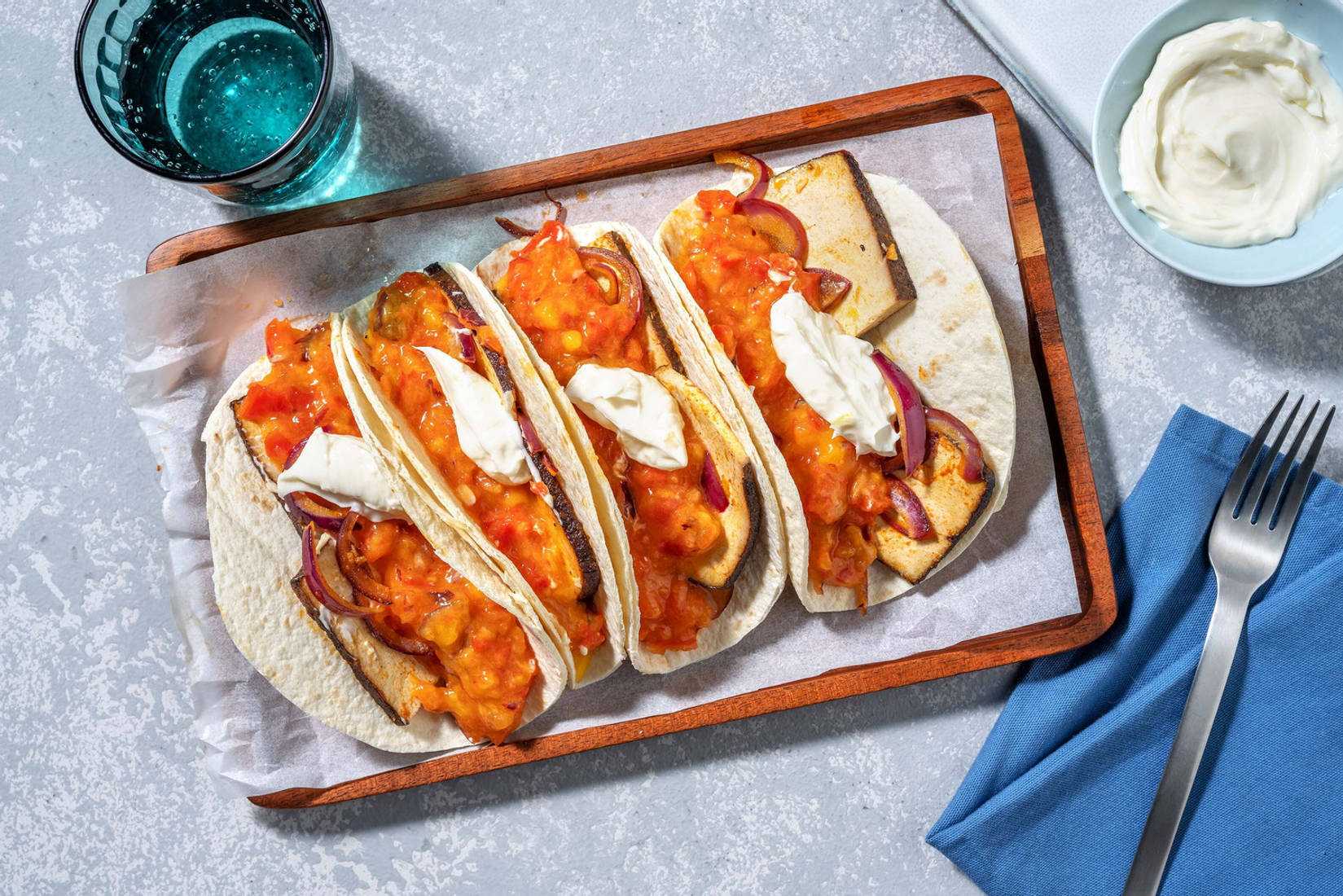 Tacos mit Räuchertofu & Mango-Paprika-Salsa