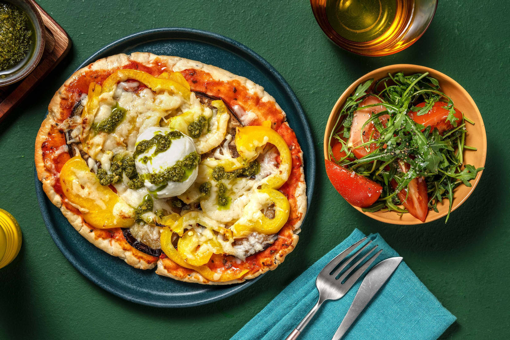 Cheesy naanpizza met burrata en Italiaanse kaas