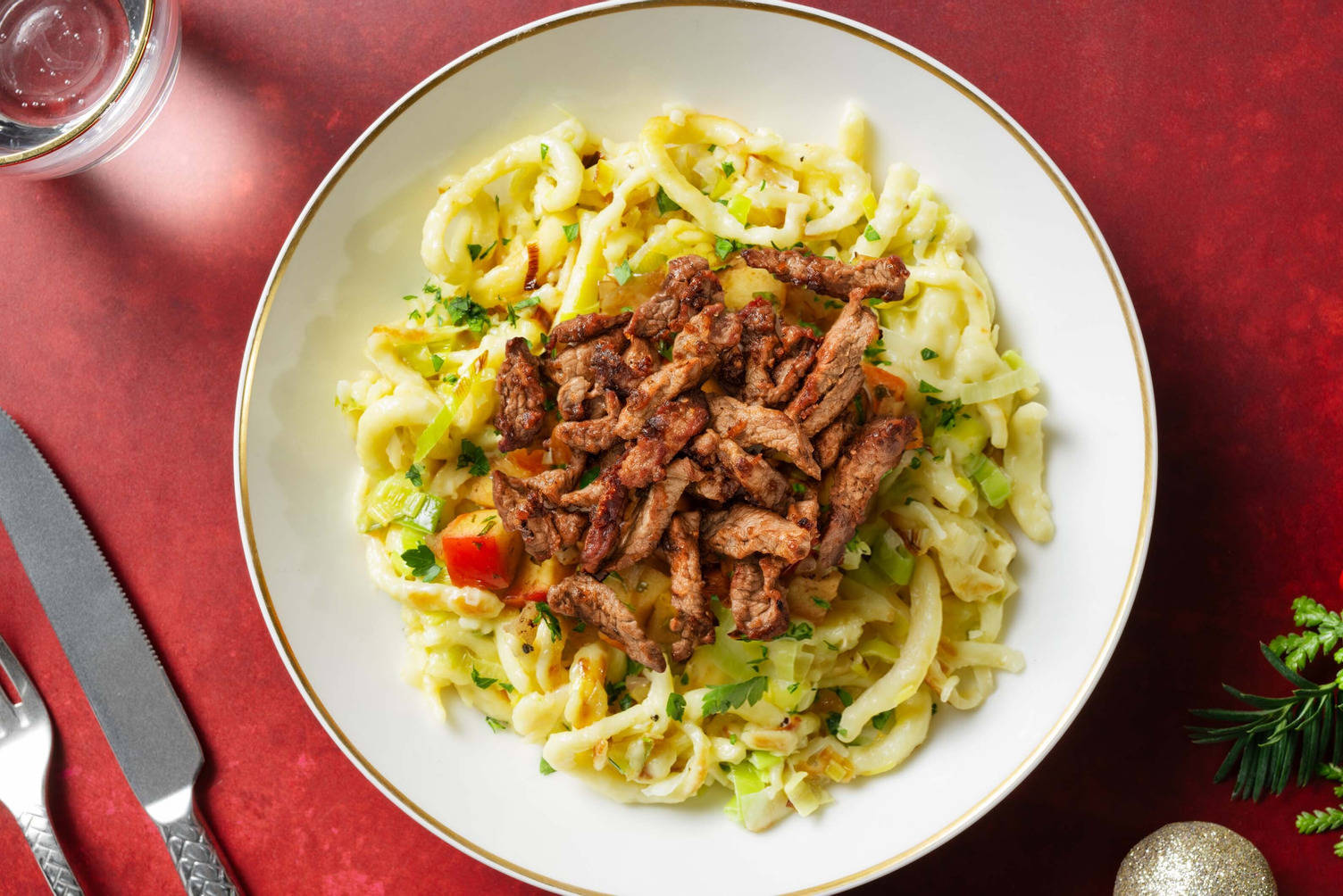 Spätzle in Raclette-Käse-Soße mit extra Bio-Schweinefilet