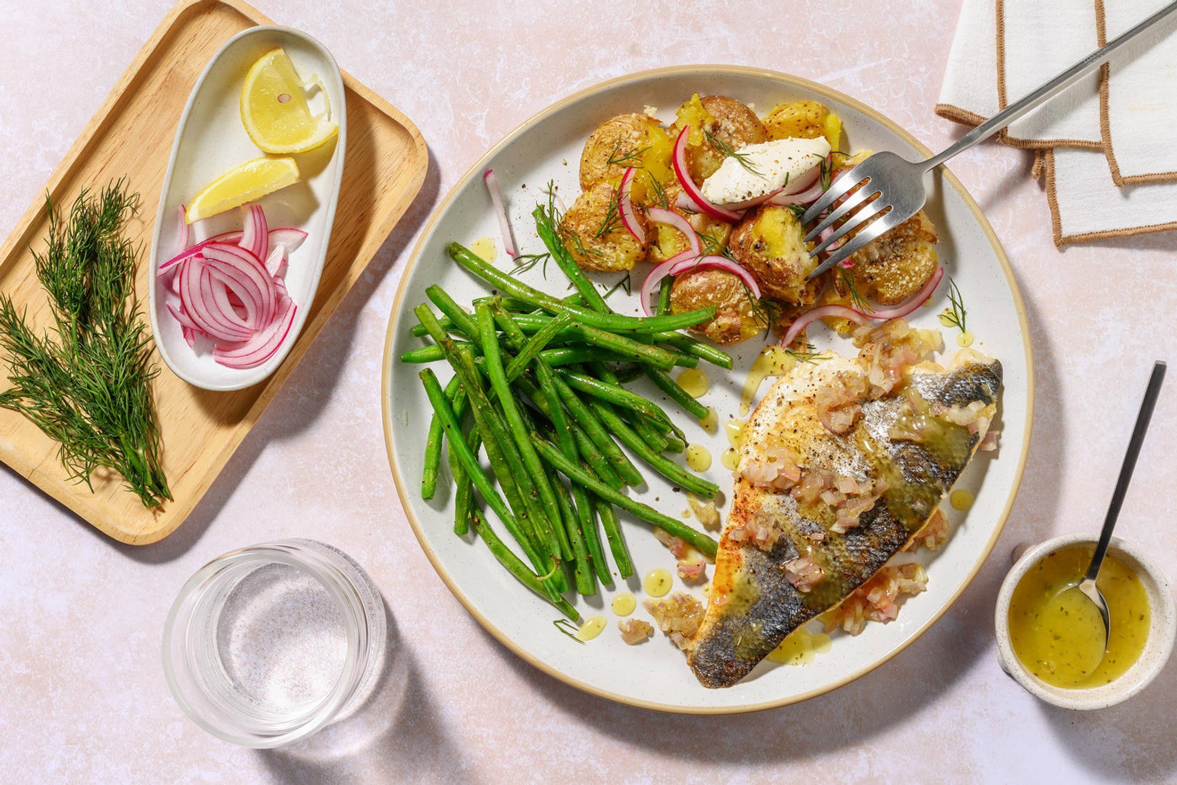 Stegt havbars og citronsauce