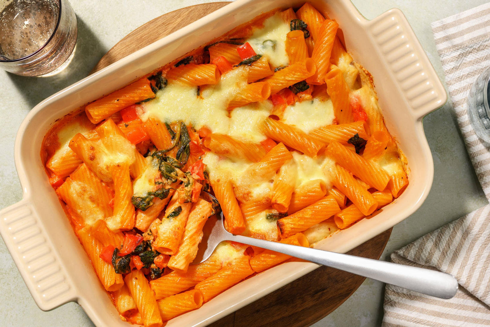 Harissakrydret pastagratin