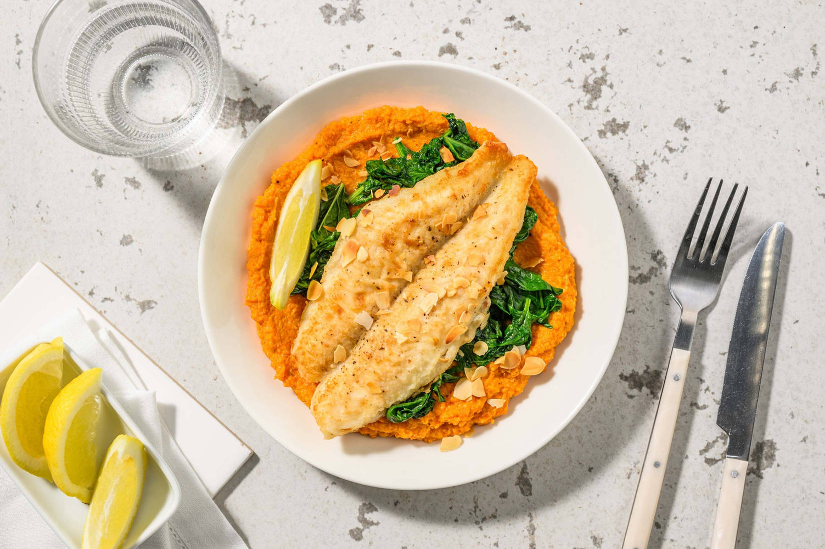 Pangasiusfilet à la meunière met wortel-linzenpuree