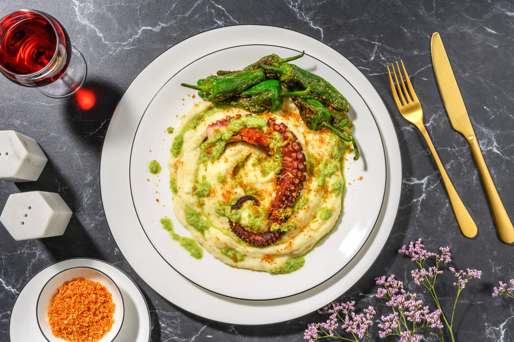 Pulpo con parmentier de patata y mojo verde