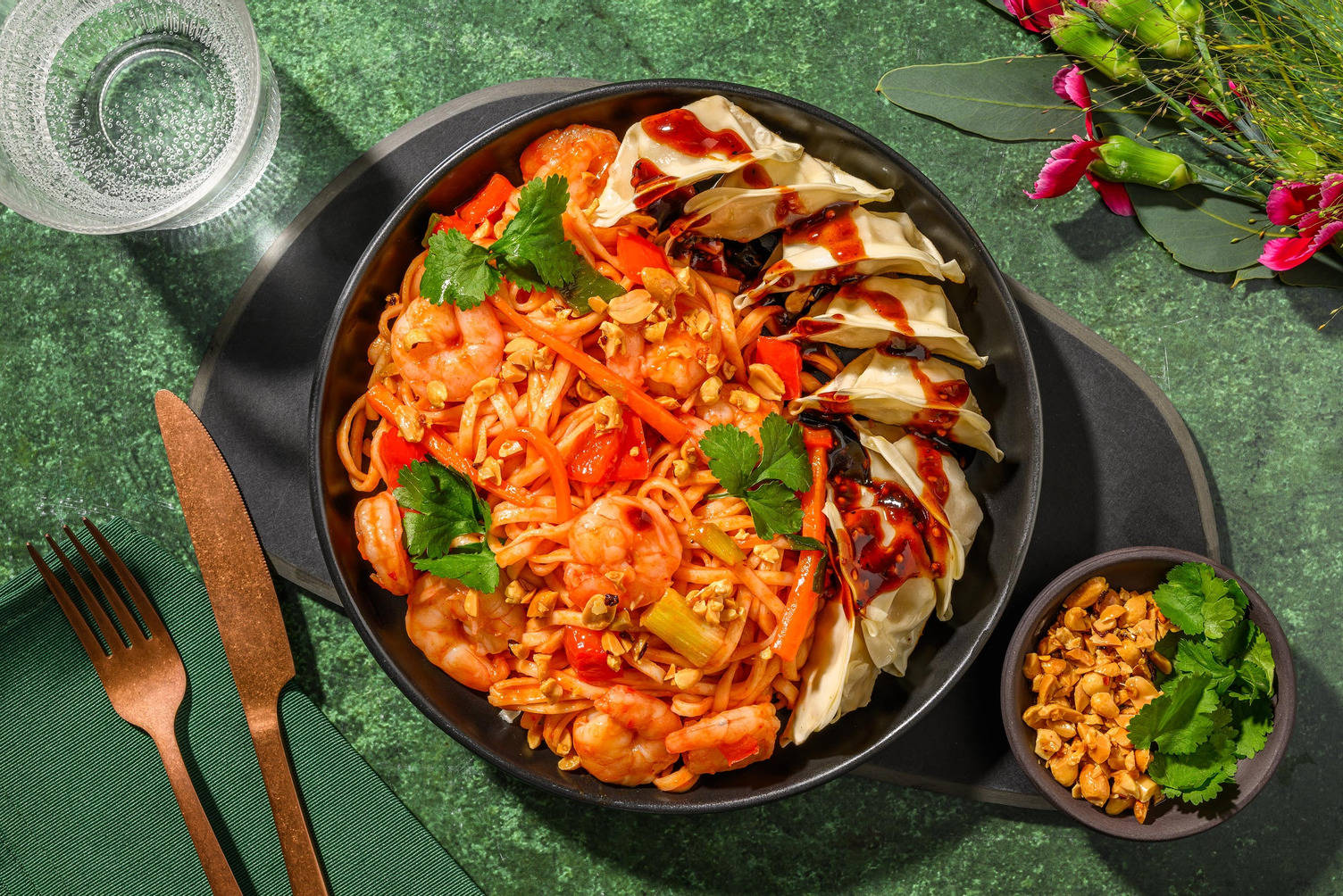 Pad thai på räkor och nudlar