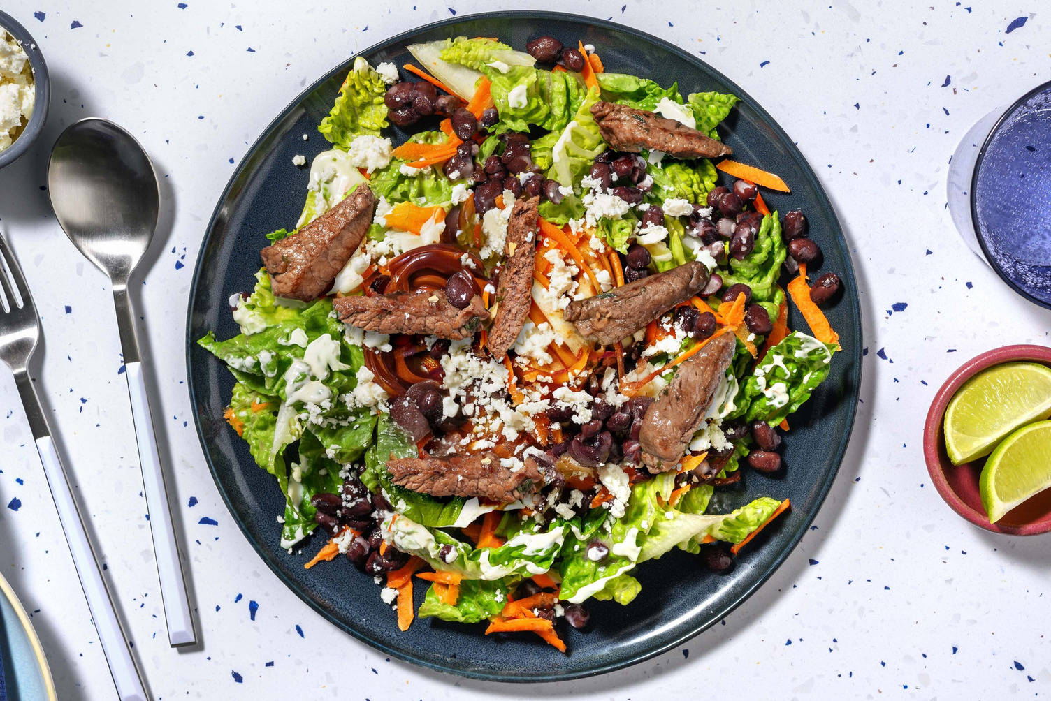Cajun Steak vom Weiderind auf Salat mit Hirtenkäse