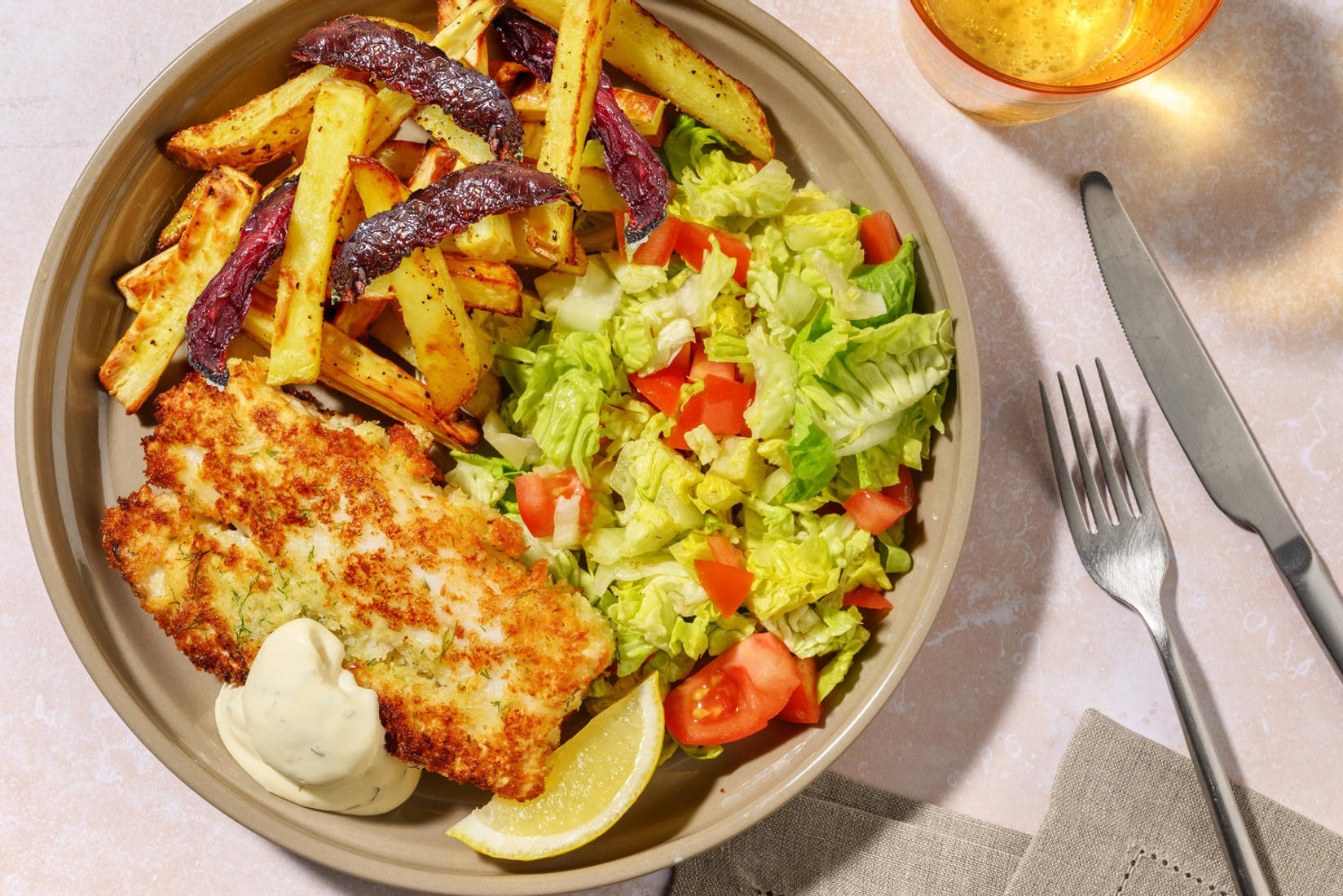 Dillpanerad vit fisk och citronpepparpommes