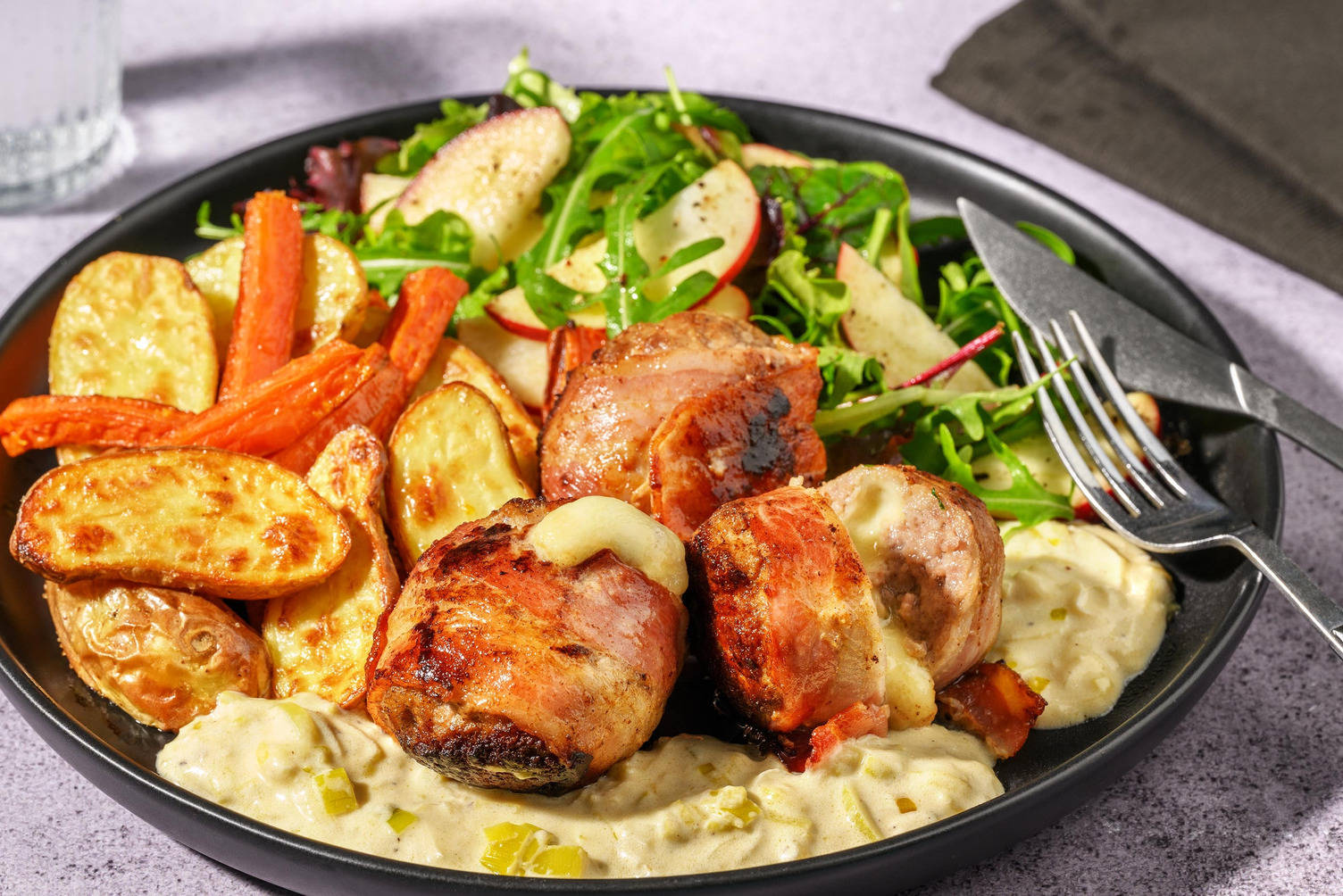 Baconlindade mozzarellafyllda köttbullar