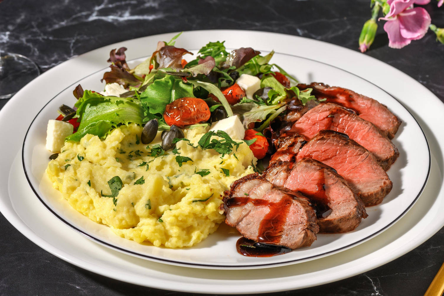 Ovnstegt lammeculotte og rødvinssauce 