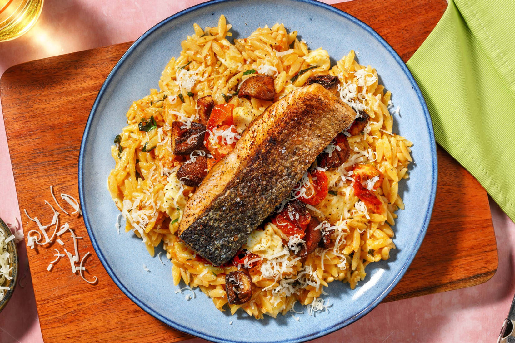 Orzotto mit Mozzarella, Pilzen & extra Lachs