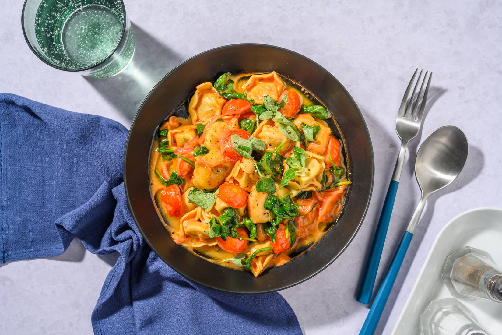 Rask kremet tomat-tortelloni