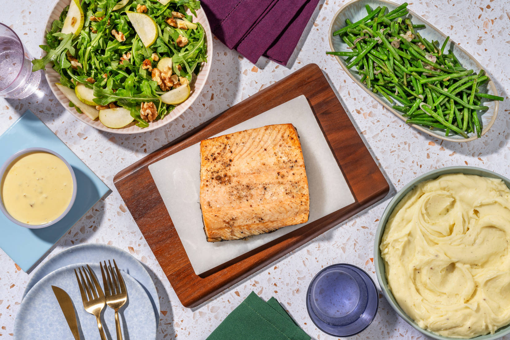 Franskinspireret laks og bearnaisesauce