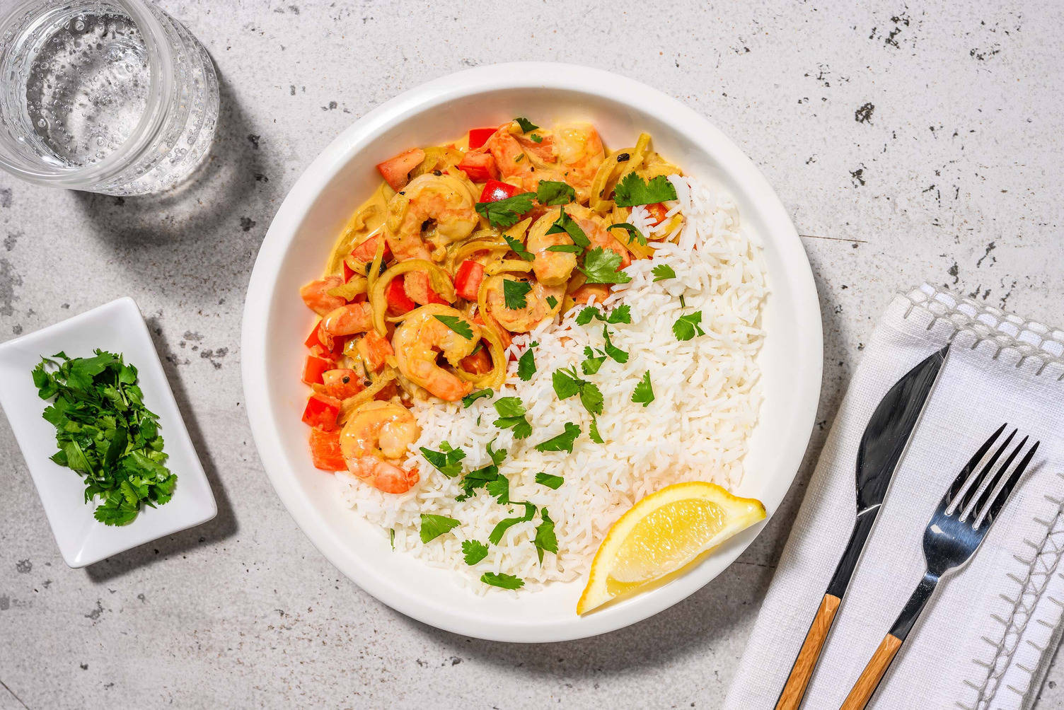 Kruidige garnalencurry met citroen en koriander