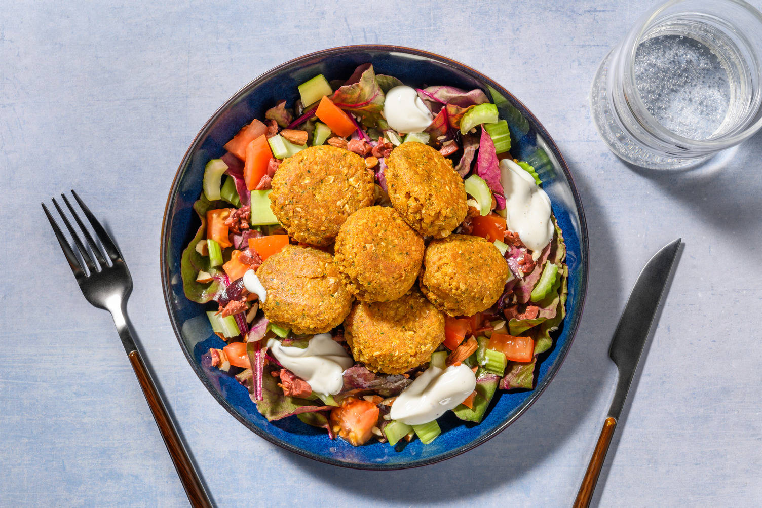 Falafel fritti e crema yogurt al cumino