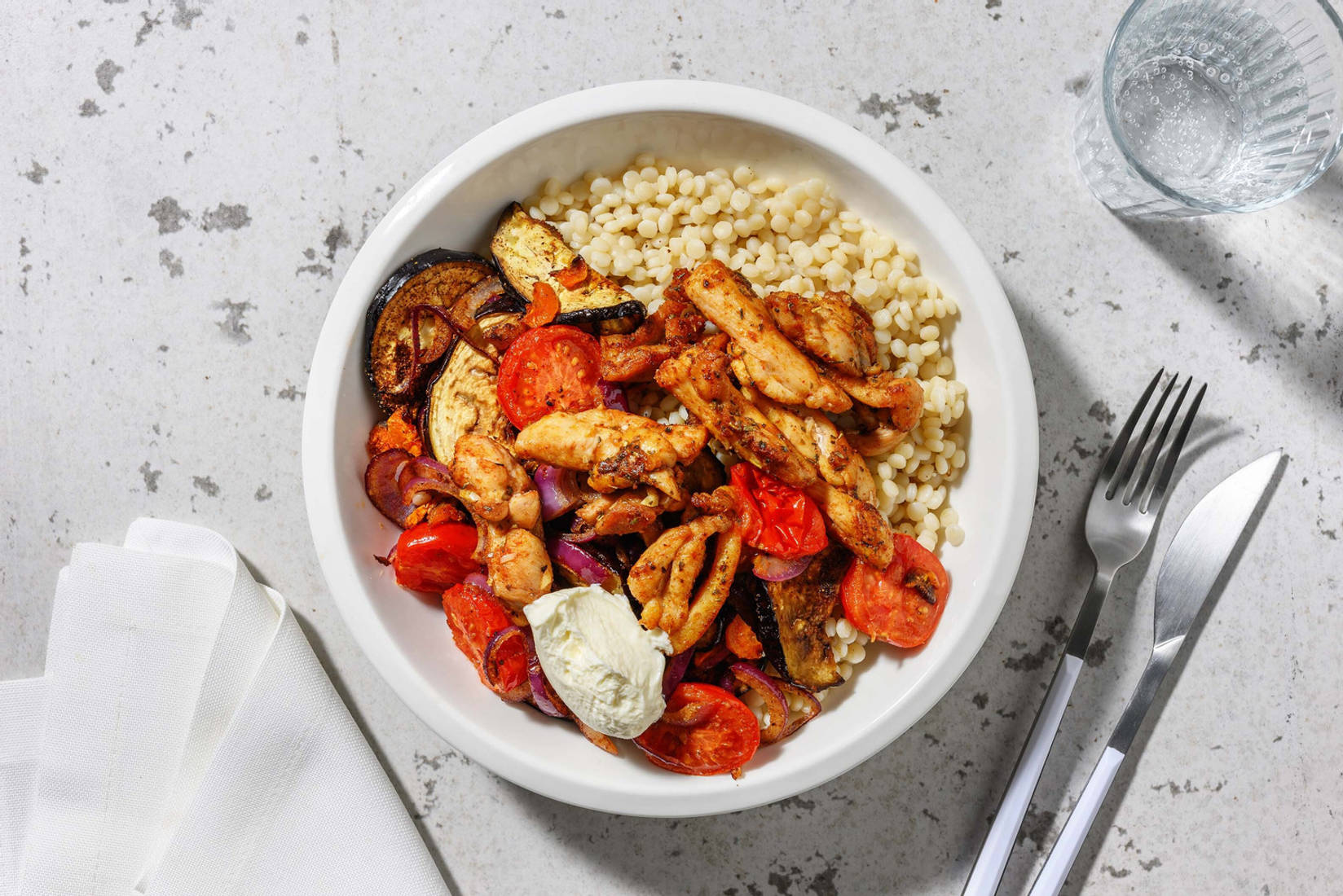 Bowl de poulet et aubergine au labné